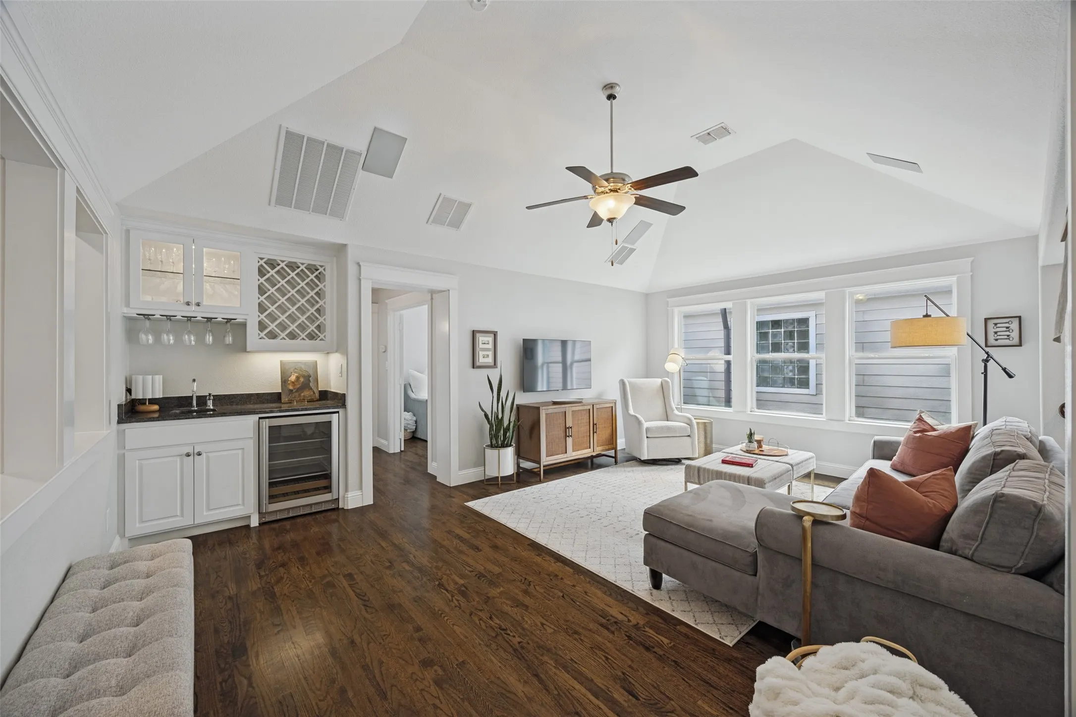 Single Family Residence For Sale in Dallas County , 730 E Main Street, Coppell, Texas 75019, 3 Bedroom, 4 Bathroom, 2 Garage spaces, 2,640 Sqft, built in 2014, mls#21407189, Real Estate Agent in Coppell, Homes For Sale in Dallas county, Homes For Sale in Coppell, Realtor in Coppell Texas, Real Estate Brokerage Independent Realty Texas, Luminita Cordes Realtor