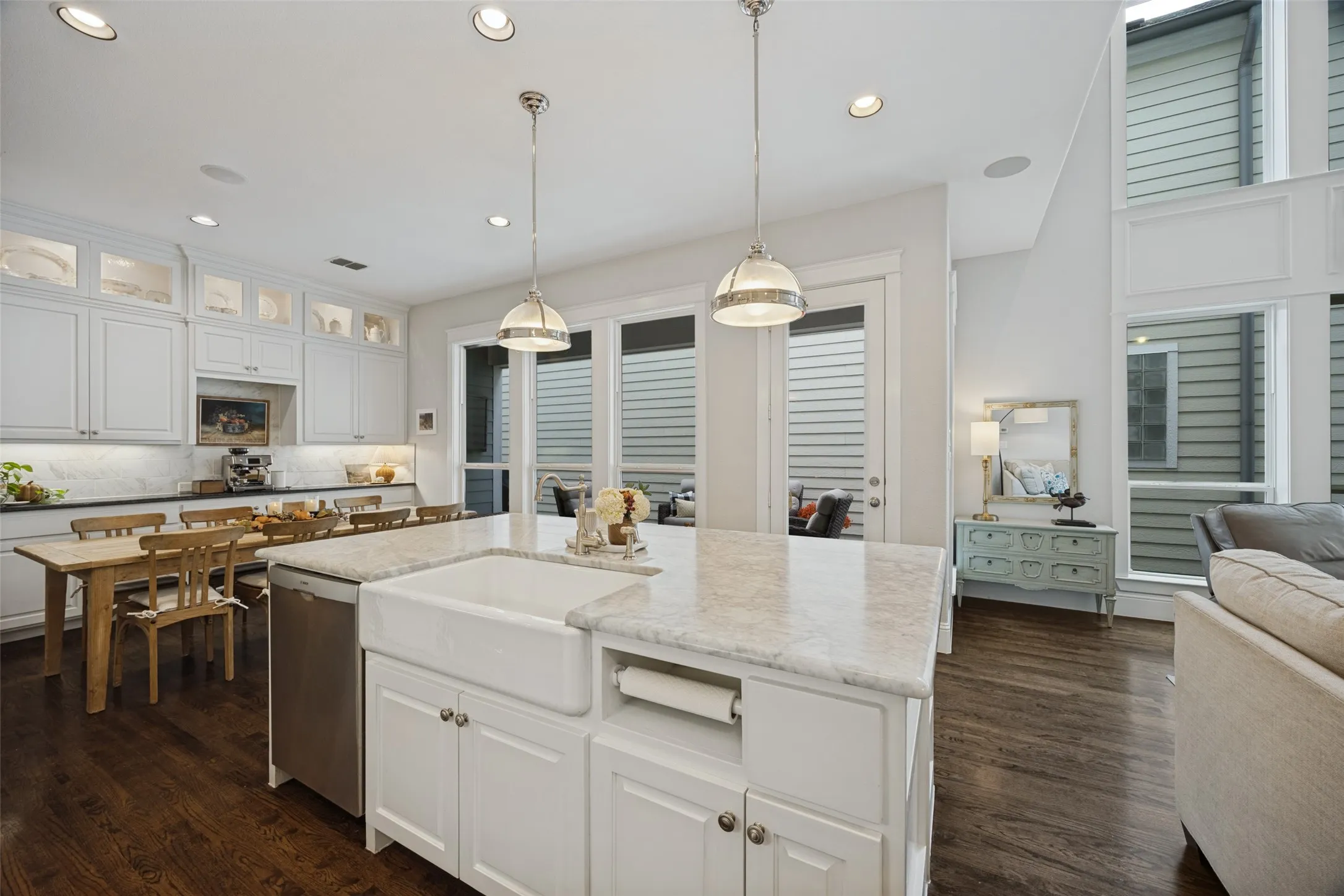 Single Family Residence For Sale in Dallas County , 730 E Main Street, Coppell, Texas 75019, 3 Bedroom, 4 Bathroom, 2 Garage spaces, 2,640 Sqft, built in 2014, mls#21407189, Real Estate Agent in Coppell, Homes For Sale in Dallas county, Homes For Sale in Coppell, Realtor in Coppell Texas, Real Estate Brokerage Independent Realty Texas, Luminita Cordes Realtor