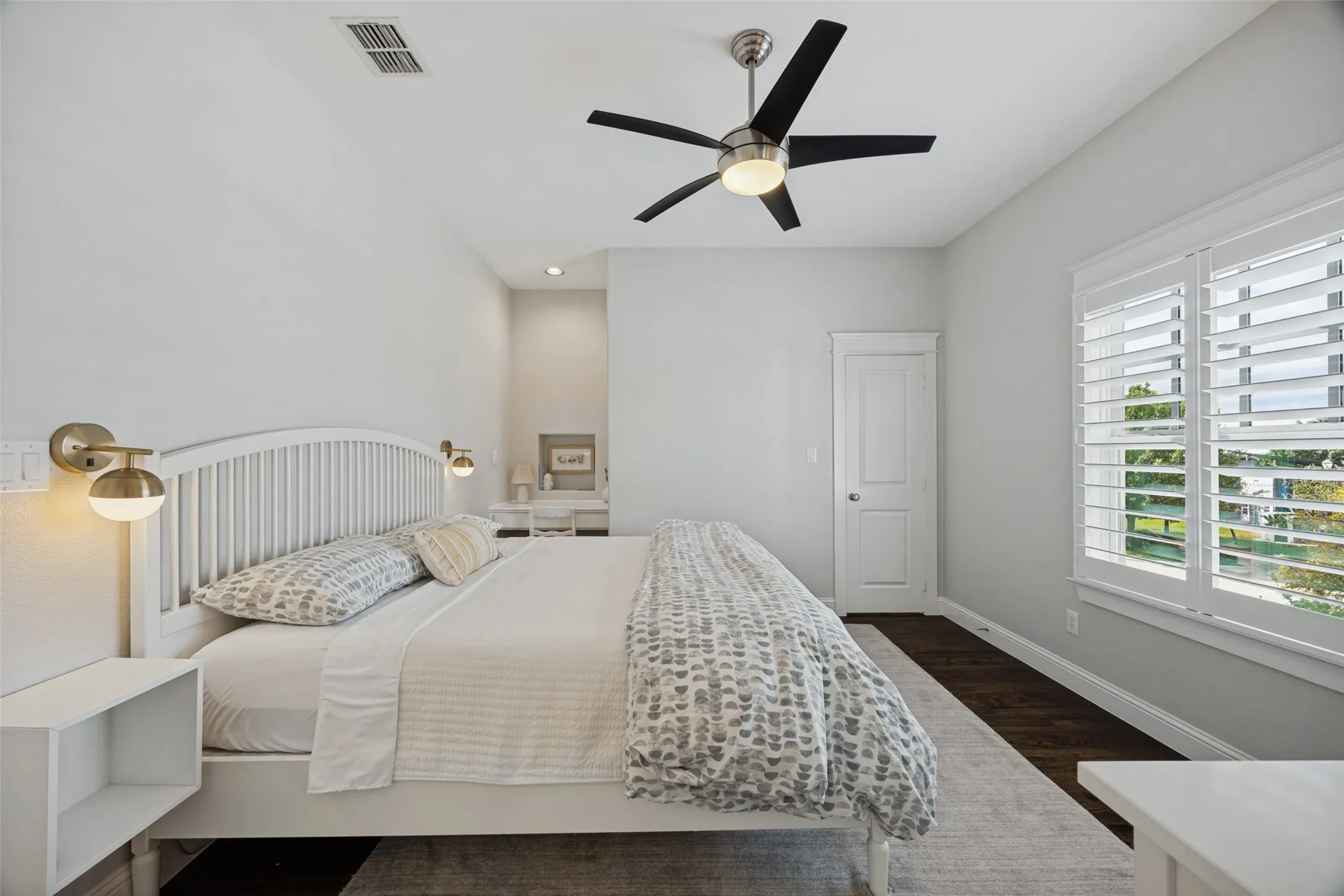Single Family Residence For Sale in Dallas County , 730 E Main Street, Coppell, Texas 75019, 3 Bedroom, 4 Bathroom, 2 Garage spaces, 2,640 Sqft, built in 2014, mls#21407189, Real Estate Agent in Coppell, Homes For Sale in Dallas county, Homes For Sale in Coppell, Realtor in Coppell Texas, Real Estate Brokerage Independent Realty Texas, Luminita Cordes Realtor
