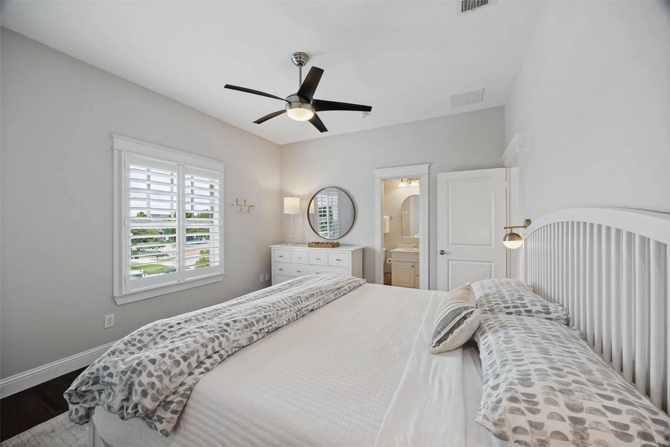 Single Family Residence For Sale in Dallas County , 730 E Main Street, Coppell, Texas 75019, 3 Bedroom, 4 Bathroom, 2 Garage spaces, 2,640 Sqft, built in 2014, mls#21407189, Real Estate Agent in Coppell, Homes For Sale in Dallas county, Homes For Sale in Coppell, Realtor in Coppell Texas, Real Estate Brokerage Independent Realty Texas, Luminita Cordes Realtor