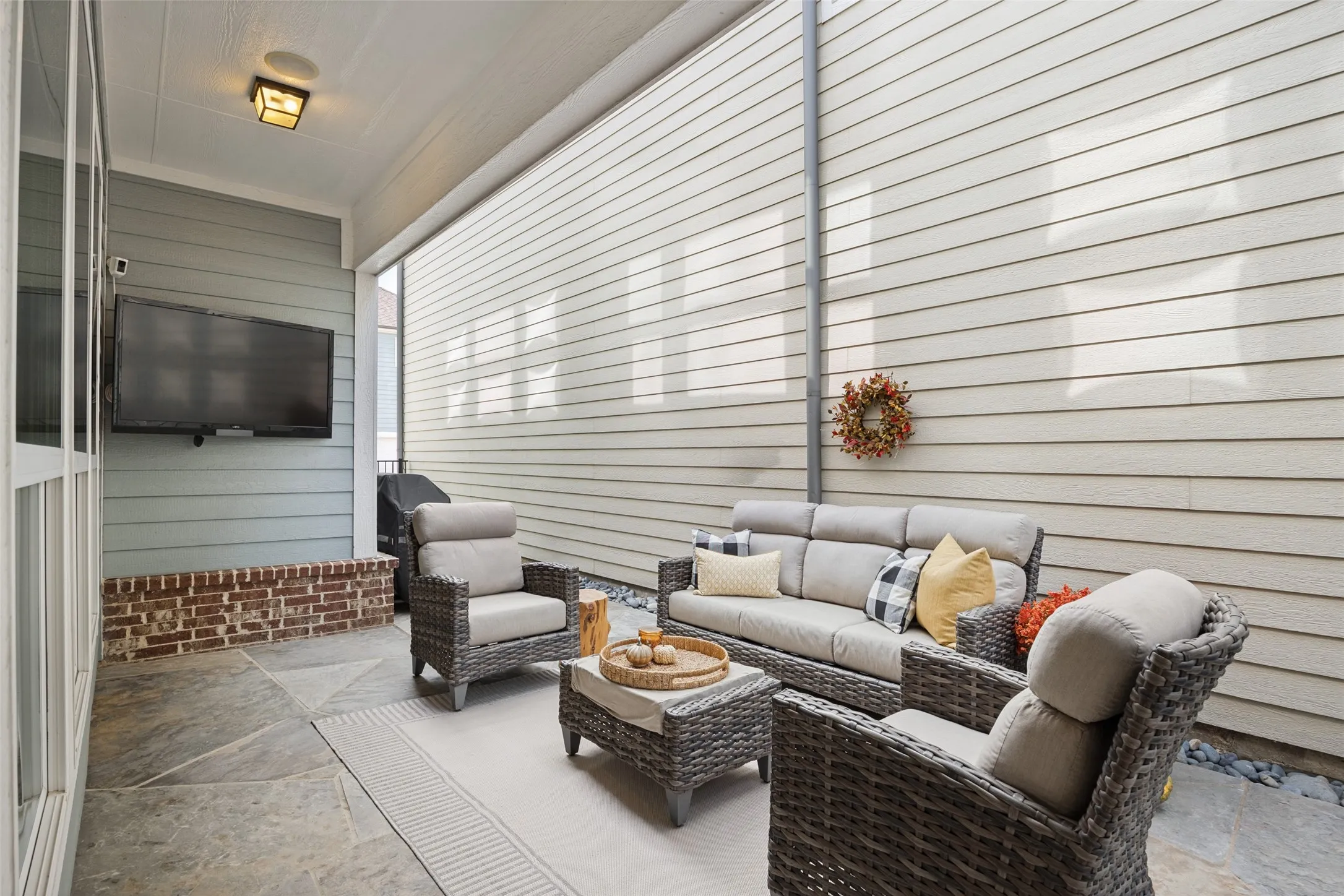 Single Family Residence For Sale in Dallas County , 730 E Main Street, Coppell, Texas 75019, 3 Bedroom, 4 Bathroom, 2 Garage spaces, 2,640 Sqft, built in 2014, mls#21407189, Real Estate Agent in Coppell, Homes For Sale in Dallas county, Homes For Sale in Coppell, Realtor in Coppell Texas, Real Estate Brokerage Independent Realty Texas, Luminita Cordes Realtor