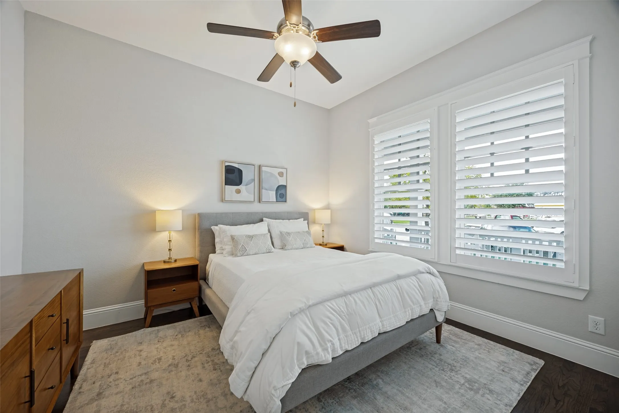 Single Family Residence For Sale in Dallas County , 730 E Main Street, Coppell, Texas 75019, 3 Bedroom, 4 Bathroom, 2 Garage spaces, 2,640 Sqft, built in 2014, mls#21407189, Real Estate Agent in Coppell, Homes For Sale in Dallas county, Homes For Sale in Coppell, Realtor in Coppell Texas, Real Estate Brokerage Independent Realty Texas, Luminita Cordes Realtor
