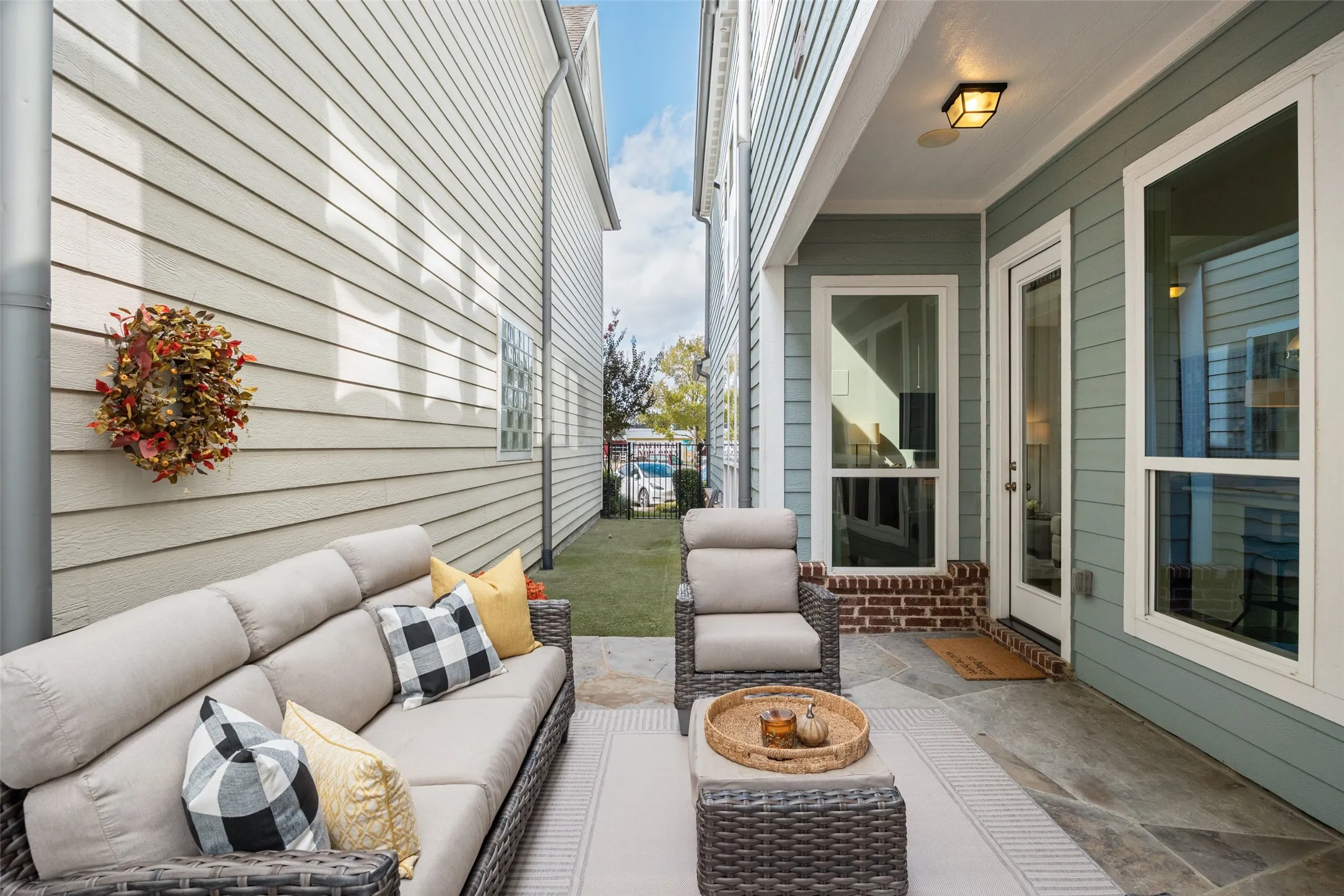 Single Family Residence For Sale in Dallas County , 730 E Main Street, Coppell, Texas 75019, 3 Bedroom, 4 Bathroom, 2 Garage spaces, 2,640 Sqft, built in 2014, mls#21407189, Real Estate Agent in Coppell, Homes For Sale in Dallas county, Homes For Sale in Coppell, Realtor in Coppell Texas, Real Estate Brokerage Independent Realty Texas, Luminita Cordes Realtor