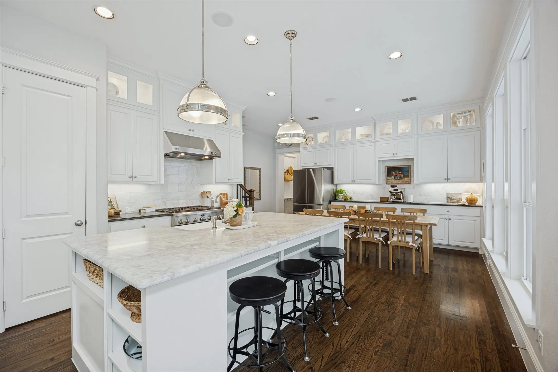 Single Family Residence For Sale in Dallas County , 730 E Main Street, Coppell, Texas 75019, 3 Bedroom, 4 Bathroom, 2 Garage spaces, 2,640 Sqft, built in 2014, mls#21407189, Real Estate Agent in Coppell, Homes For Sale in Dallas county, Homes For Sale in Coppell, Realtor in Coppell Texas, Real Estate Brokerage Independent Realty Texas, Luminita Cordes Realtor