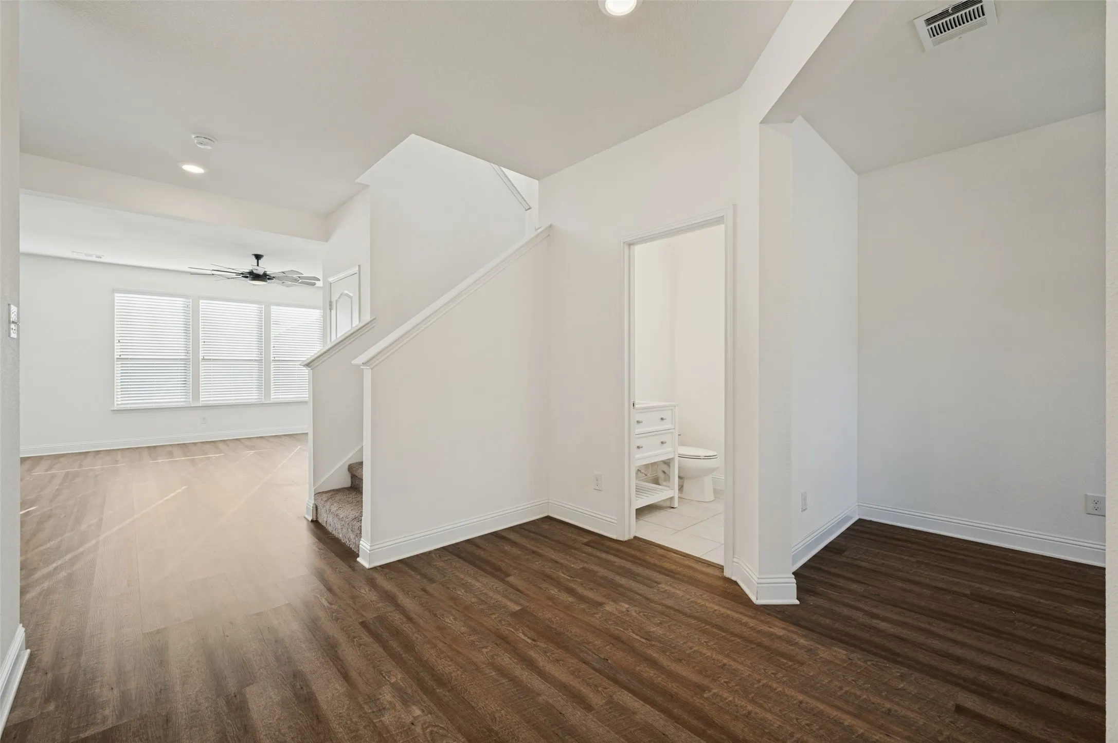 Single Family Residence For Rent in Collin County , 7940 Hickory Branch Drive, Frisco, Texas 75034, 4 Bedroom, 3 Bathroom, 2 Garage spaces, 2,586 Sqft, built in 2018, mls#21412737, Real Estate Agent in Frisco, Homes For Rent in Collin county, Homes For Rent in Frisco, Realtor in Frisco Texas, Real Estate Brokerage Independent Realty Texas, Luminita Cordes Realtor