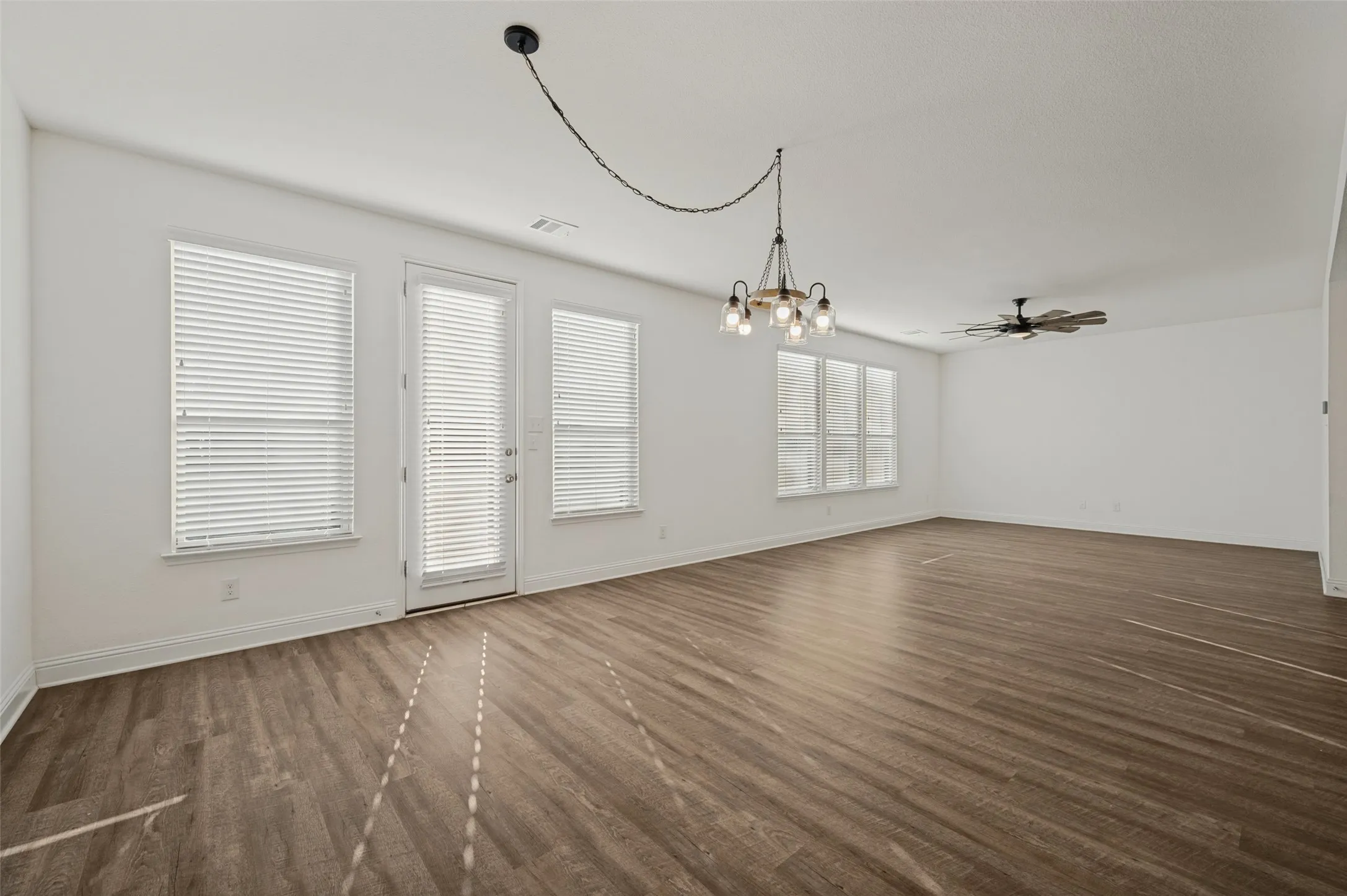 Single Family Residence For Rent in Collin County , 7940 Hickory Branch Drive, Frisco, Texas 75034, 4 Bedroom, 3 Bathroom, 2 Garage spaces, 2,586 Sqft, built in 2018, mls#21412737, Real Estate Agent in Frisco, Homes For Rent in Collin county, Homes For Rent in Frisco, Realtor in Frisco Texas, Real Estate Brokerage Independent Realty Texas, Luminita Cordes Realtor