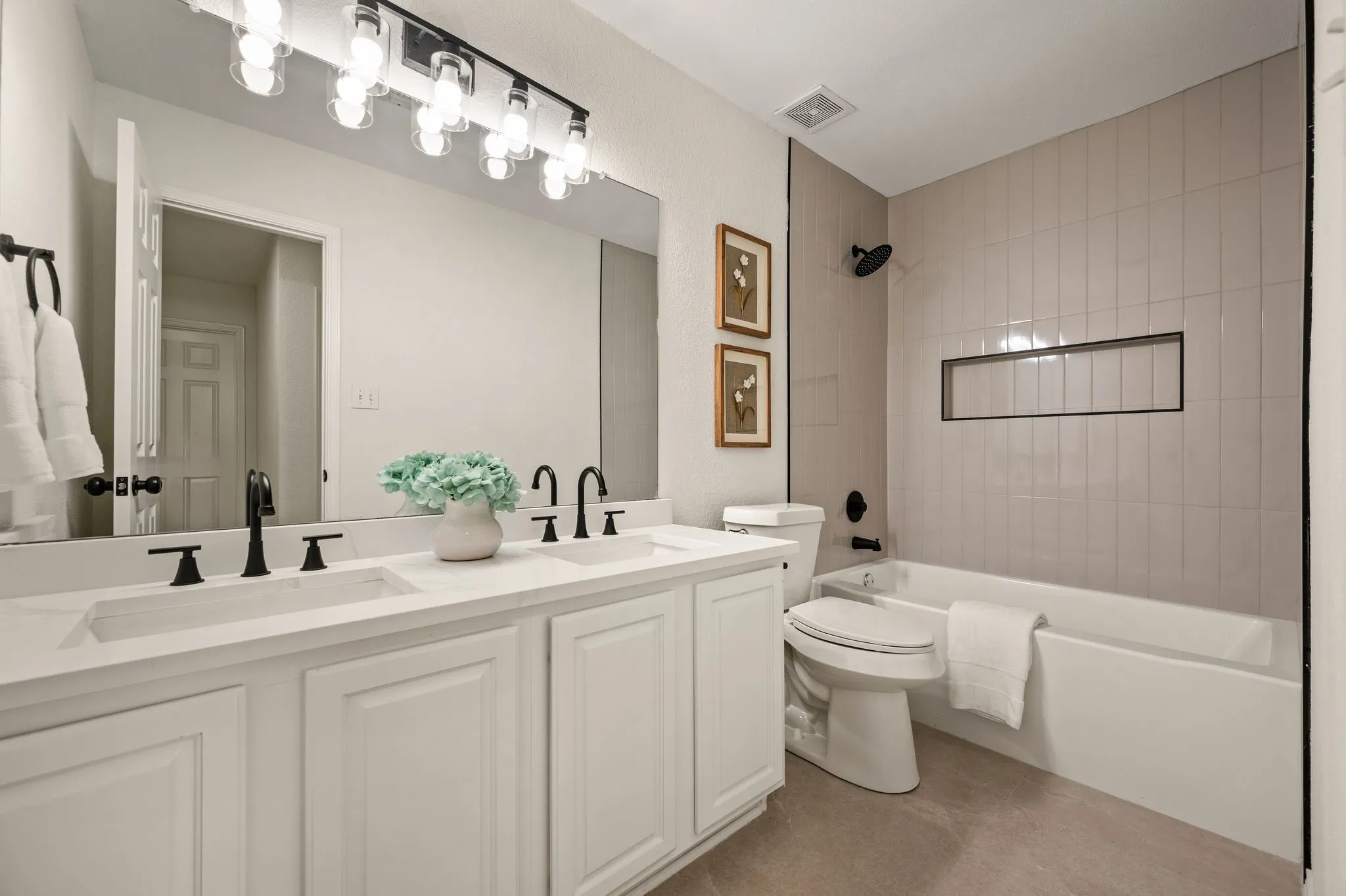Single Family Residence For Sale in Tarrant County , 10805 Pebblecreek Court, Benbrook, Texas 76126, 4 Bedroom, 2 Bathroom, 2 Garage spaces, 2,030 Sqft, built in 1997, mls#21412647, Real Estate Agent in Benbrook, Homes For Sale in Tarrant county, Homes For Sale in Benbrook, Realtor in Benbrook Texas, Real Estate Brokerage Independent Realty Texas, Luminita Cordes Realtor