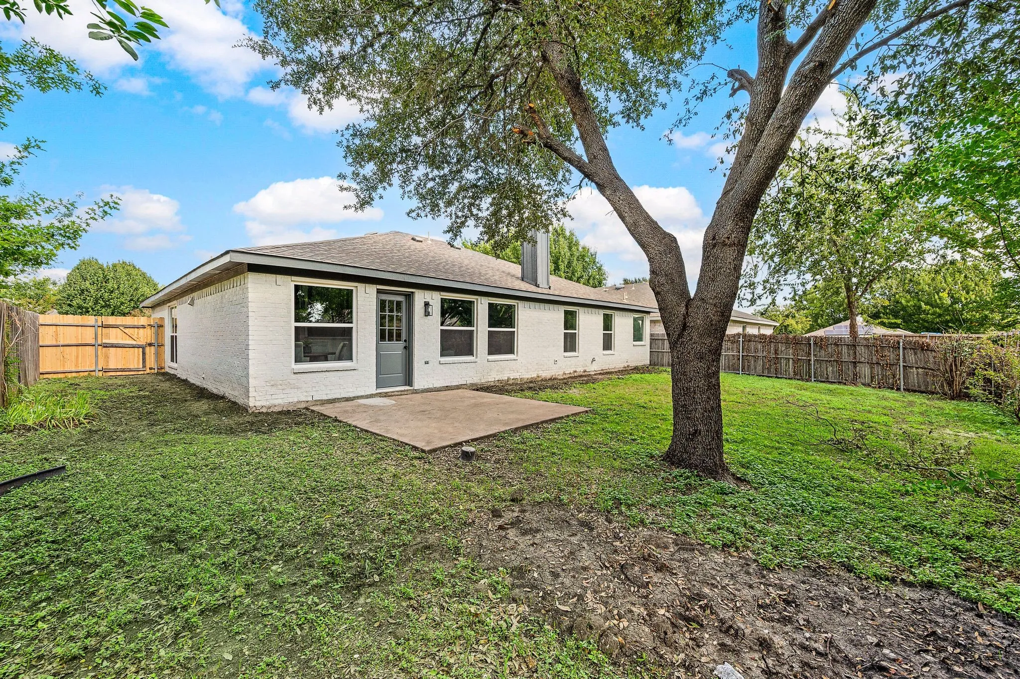 Single Family Residence For Sale in Tarrant County , 10805 Pebblecreek Court, Benbrook, Texas 76126, 4 Bedroom, 2 Bathroom, 2 Garage spaces, 2,030 Sqft, built in 1997, mls#21412647, Real Estate Agent in Benbrook, Homes For Sale in Tarrant county, Homes For Sale in Benbrook, Realtor in Benbrook Texas, Real Estate Brokerage Independent Realty Texas, Luminita Cordes Realtor