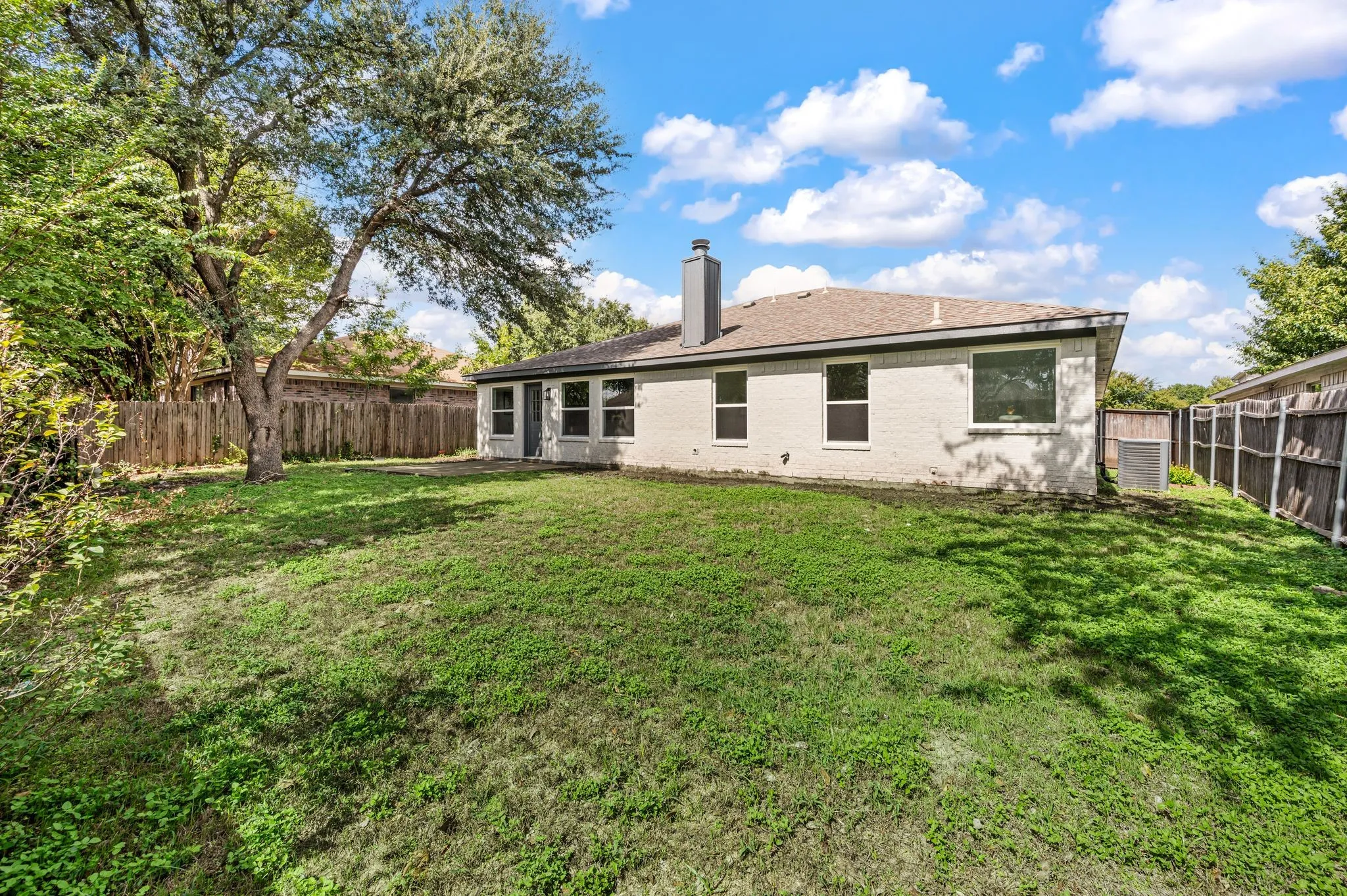 Single Family Residence For Sale in Tarrant County , 10805 Pebblecreek Court, Benbrook, Texas 76126, 4 Bedroom, 2 Bathroom, 2 Garage spaces, 2,030 Sqft, built in 1997, mls#21412647, Real Estate Agent in Benbrook, Homes For Sale in Tarrant county, Homes For Sale in Benbrook, Realtor in Benbrook Texas, Real Estate Brokerage Independent Realty Texas, Luminita Cordes Realtor