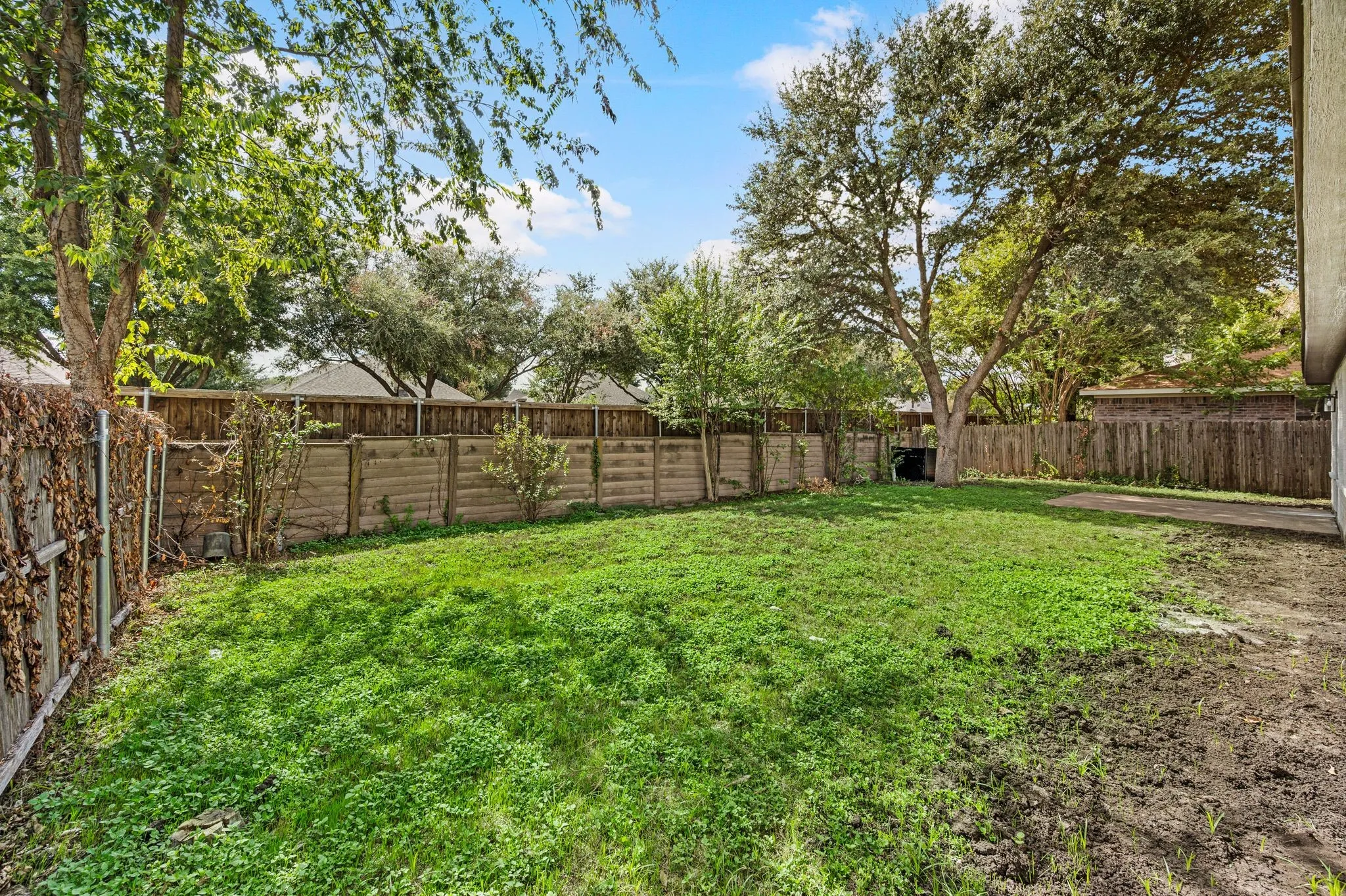 Single Family Residence For Sale in Tarrant County , 10805 Pebblecreek Court, Benbrook, Texas 76126, 4 Bedroom, 2 Bathroom, 2 Garage spaces, 2,030 Sqft, built in 1997, mls#21412647, Real Estate Agent in Benbrook, Homes For Sale in Tarrant county, Homes For Sale in Benbrook, Realtor in Benbrook Texas, Real Estate Brokerage Independent Realty Texas, Luminita Cordes Realtor