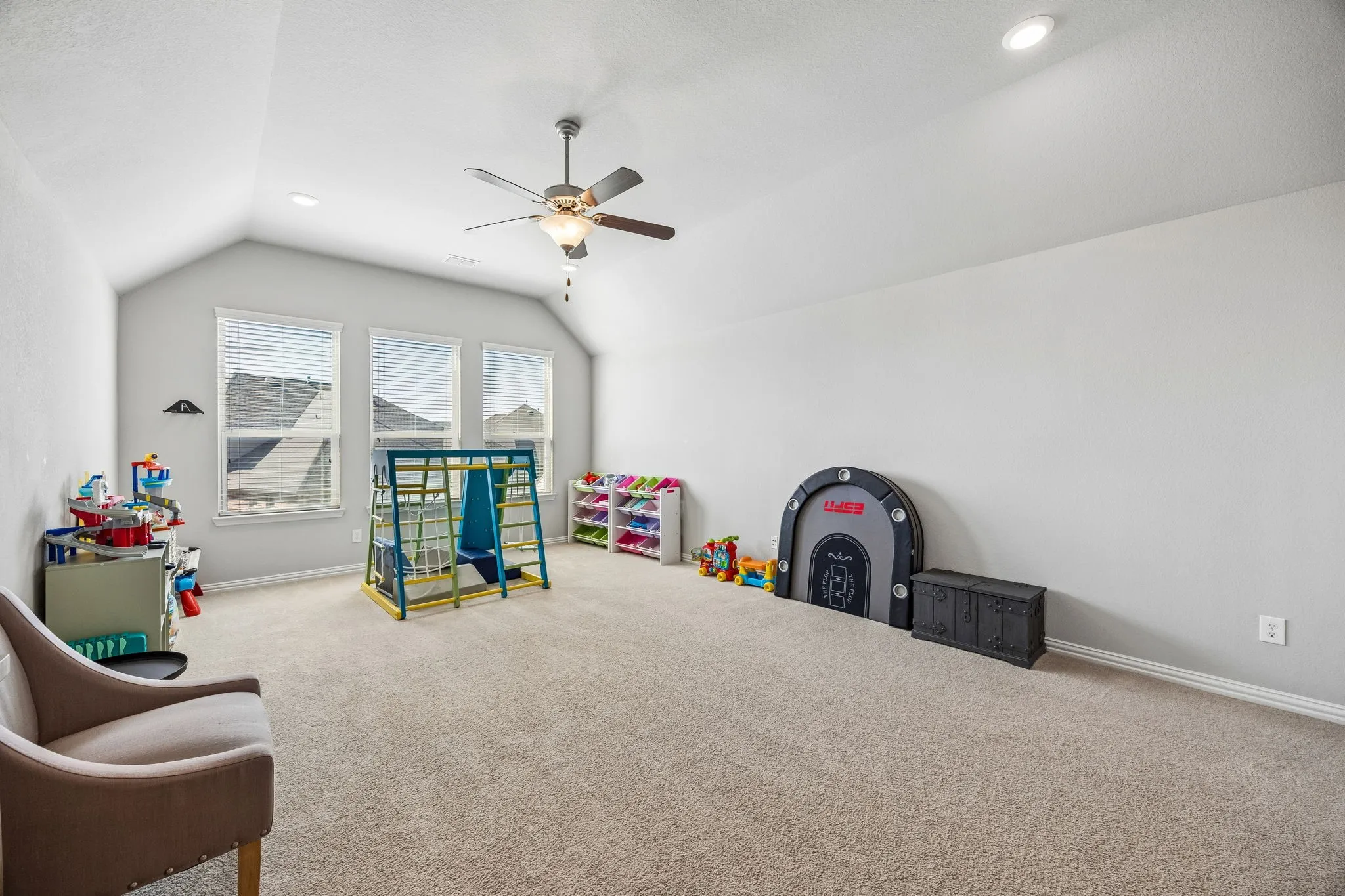 Large gameroom upstairs