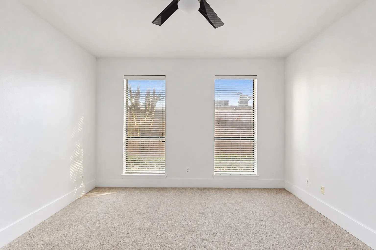Condominium For Rent in Dallas County , 2606 Shelby Avenue 206, Dallas, Texas 75219, 3 Bedroom, 3 Bathroom, 2 Garage spaces, 2,472 Sqft, built in 2005, mls#21410075, Real Estate Agent in Dallas, Homes For Rent in Dallas county, Homes For Rent in Dallas, Realtor in Dallas Texas, Real Estate Brokerage Independent Realty Texas, Luminita Cordes Realtor