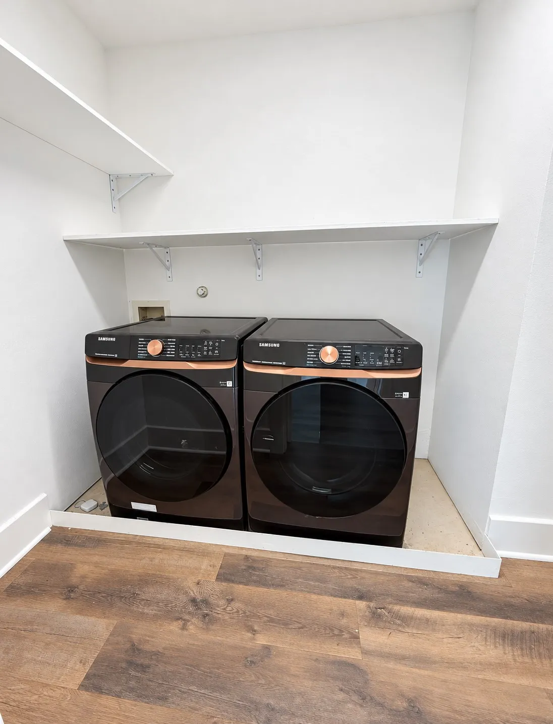 Condominium For Rent in Dallas County , 2606 Shelby Avenue 206, Dallas, Texas 75219, 3 Bedroom, 3 Bathroom, 2 Garage spaces, 2,472 Sqft, built in 2005, mls#21410075, Real Estate Agent in Dallas, Homes For Rent in Dallas county, Homes For Rent in Dallas, Realtor in Dallas Texas, Real Estate Brokerage Independent Realty Texas, Luminita Cordes Realtor