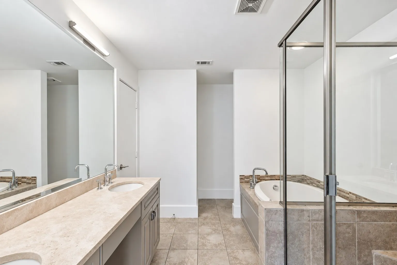 Condominium For Rent in Dallas County , 2606 Shelby Avenue 206, Dallas, Texas 75219, 3 Bedroom, 3 Bathroom, 2 Garage spaces, 2,472 Sqft, built in 2005, mls#21410075, Real Estate Agent in Dallas, Homes For Rent in Dallas county, Homes For Rent in Dallas, Realtor in Dallas Texas, Real Estate Brokerage Independent Realty Texas, Luminita Cordes Realtor