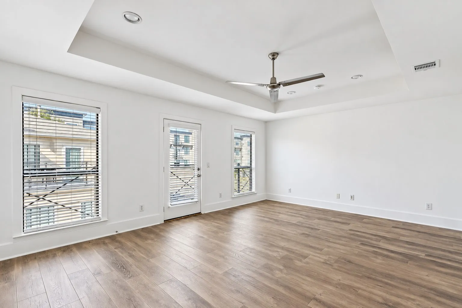 Condominium For Rent in Dallas County , 2606 Shelby Avenue 206, Dallas, Texas 75219, 3 Bedroom, 3 Bathroom, 2 Garage spaces, 2,472 Sqft, built in 2005, mls#21410075, Real Estate Agent in Dallas, Homes For Rent in Dallas county, Homes For Rent in Dallas, Realtor in Dallas Texas, Real Estate Brokerage Independent Realty Texas, Luminita Cordes Realtor