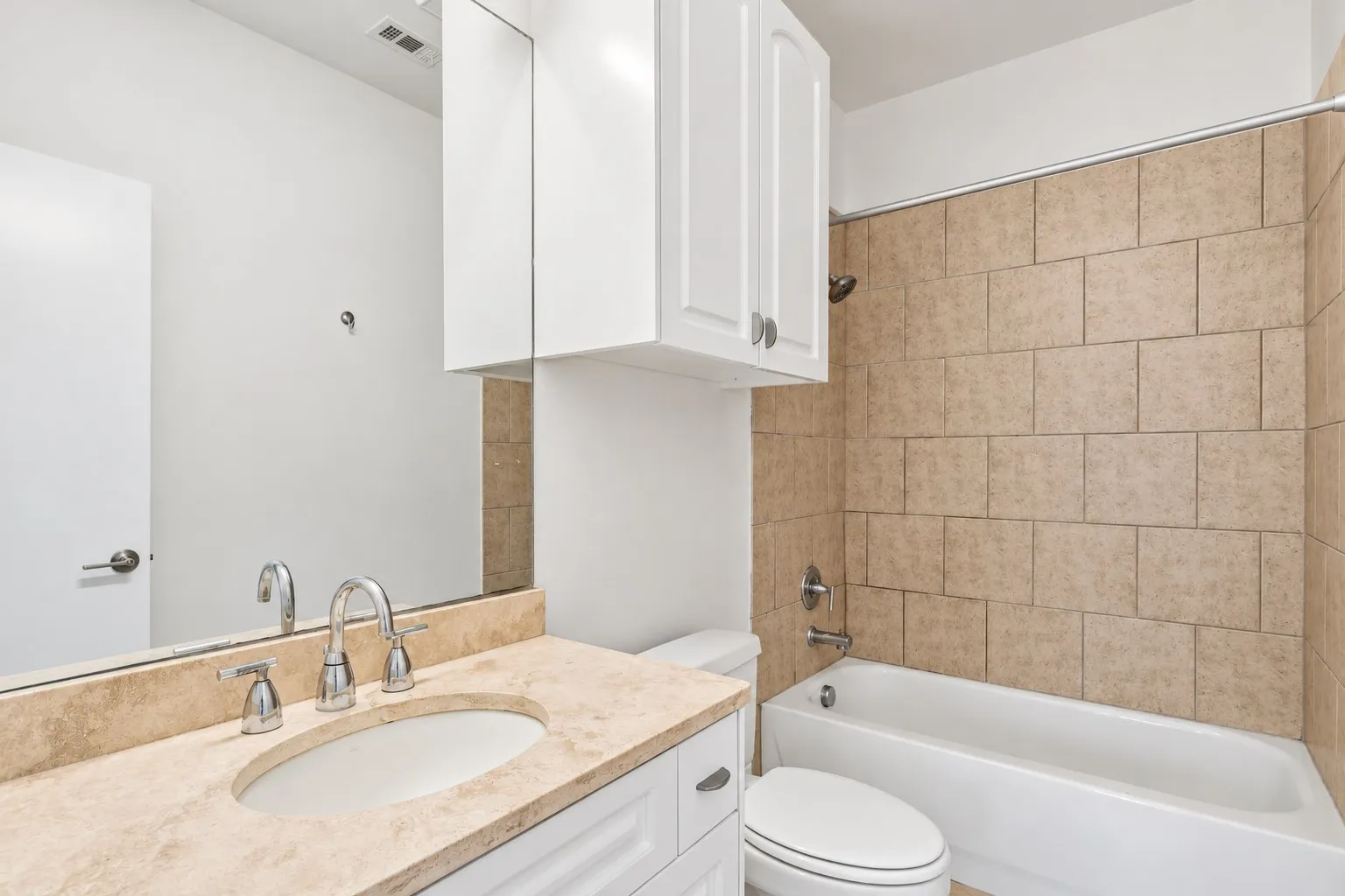 Condominium For Rent in Dallas County , 2606 Shelby Avenue 206, Dallas, Texas 75219, 3 Bedroom, 3 Bathroom, 2 Garage spaces, 2,472 Sqft, built in 2005, mls#21410075, Real Estate Agent in Dallas, Homes For Rent in Dallas county, Homes For Rent in Dallas, Realtor in Dallas Texas, Real Estate Brokerage Independent Realty Texas, Luminita Cordes Realtor