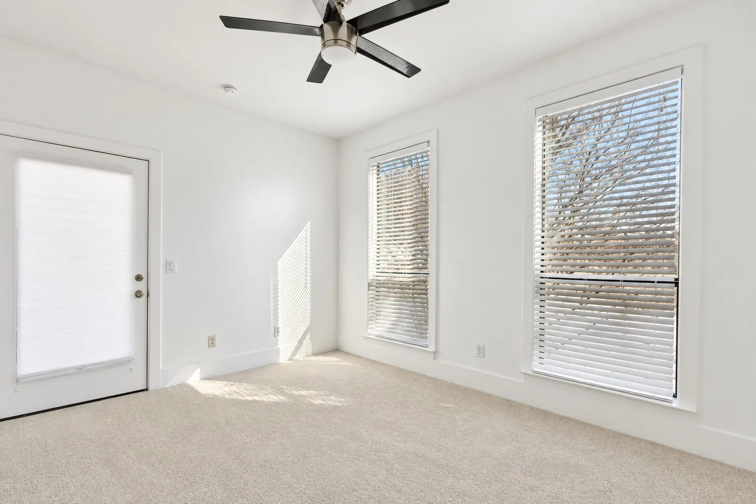 Condominium For Rent in Dallas County , 2606 Shelby Avenue 206, Dallas, Texas 75219, 3 Bedroom, 3 Bathroom, 2 Garage spaces, 2,472 Sqft, built in 2005, mls#21410075, Real Estate Agent in Dallas, Homes For Rent in Dallas county, Homes For Rent in Dallas, Realtor in Dallas Texas, Real Estate Brokerage Independent Realty Texas, Luminita Cordes Realtor