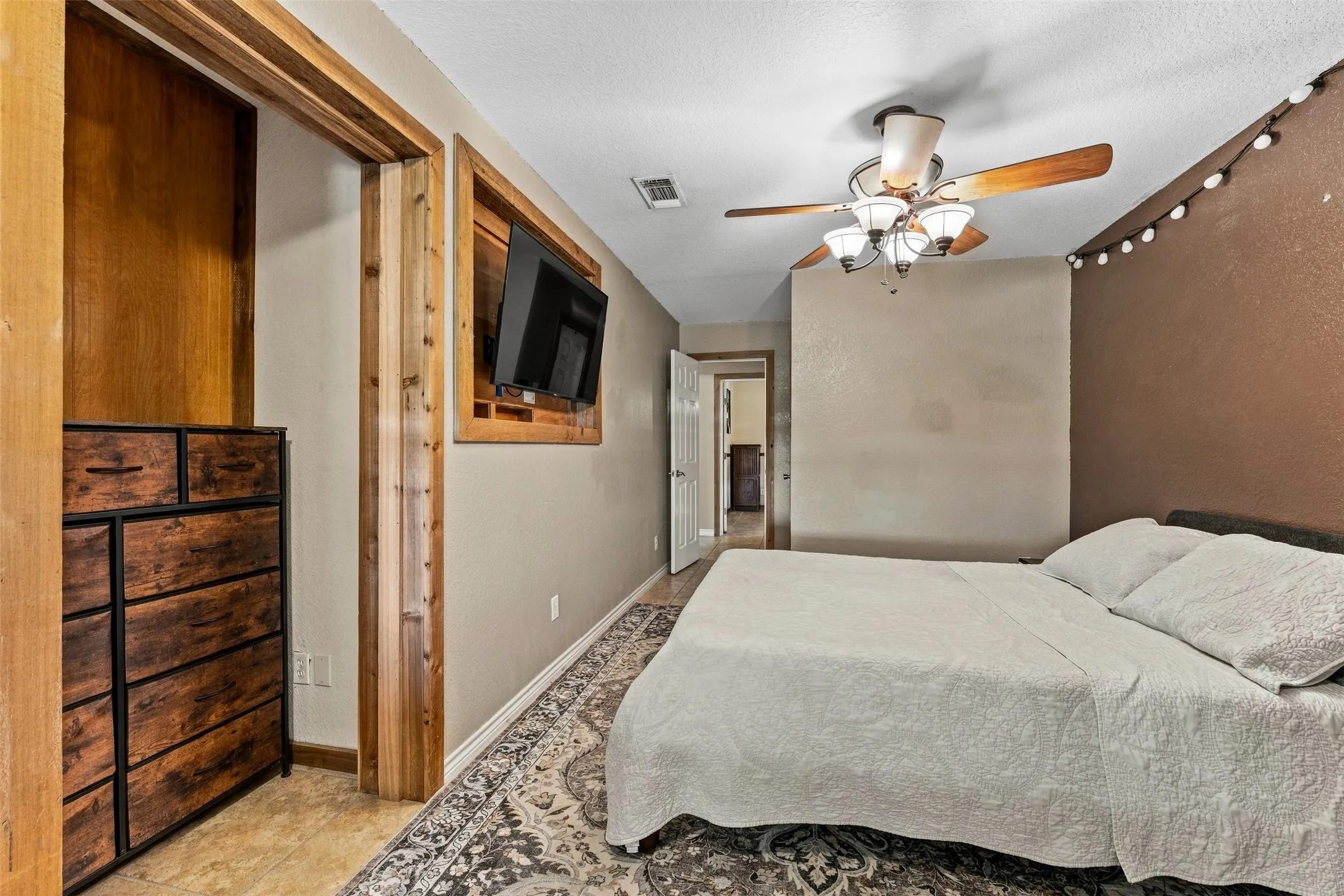 One of the three bedrooms located in the guest house.
