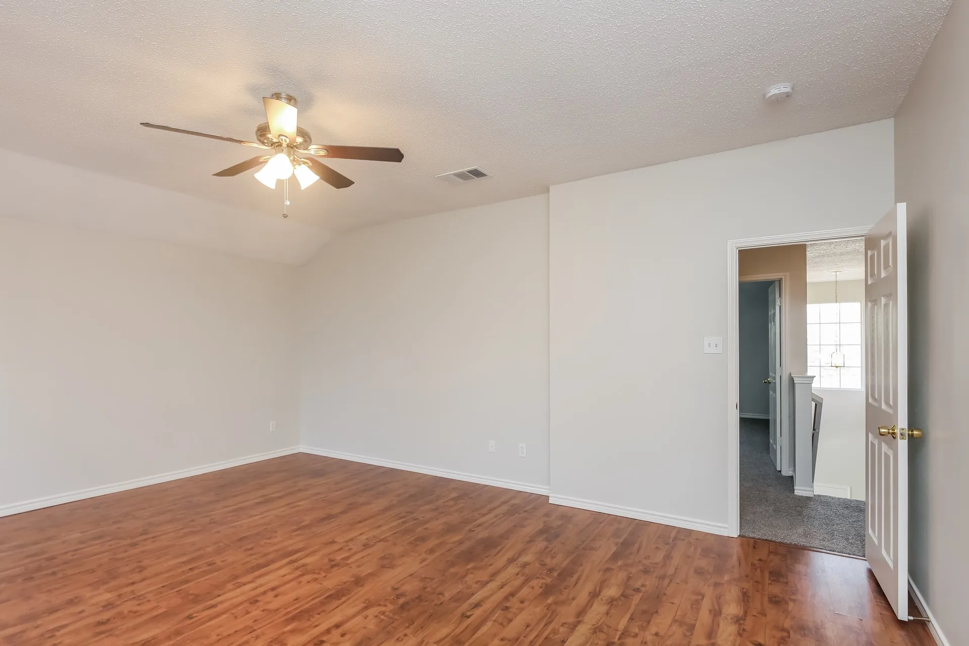 Single Family Residence For Rent in Rockwall County , 2124 Twin Creek Lane, Rockwall, Texas 75087, 4 Bedroom, 4 Bathroom, 2 Garage spaces, 2,694 Sqft, built in 2001, mls#21412767, Real Estate Agent in Rockwall, Homes For Rent in Rockwall county, Homes For Rent in Rockwall, Realtor in Rockwall Texas, Real Estate Brokerage Independent Realty Texas, Luminita Cordes Realtor