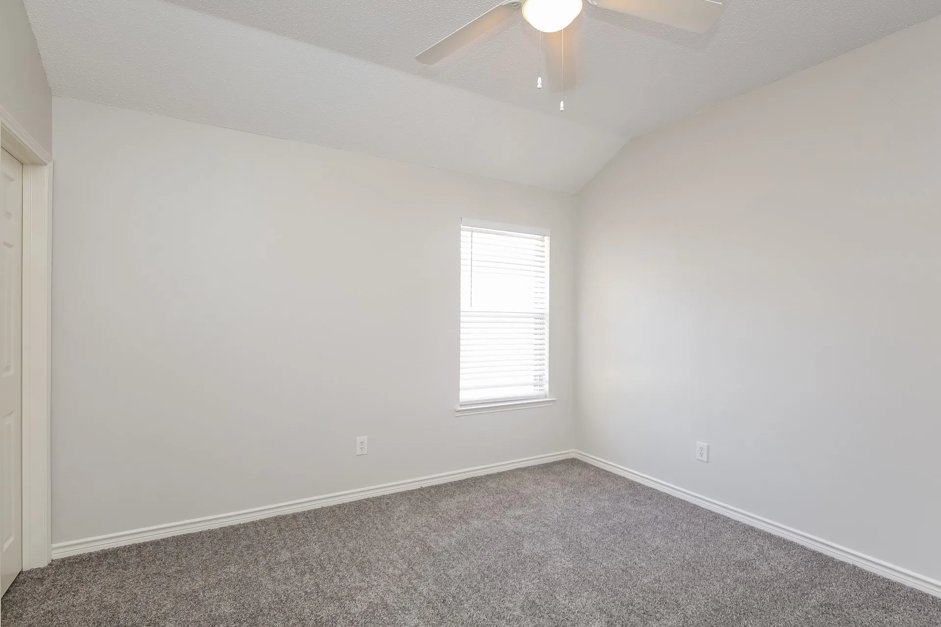 Single Family Residence For Rent in Rockwall County , 2124 Twin Creek Lane, Rockwall, Texas 75087, 4 Bedroom, 4 Bathroom, 2 Garage spaces, 2,694 Sqft, built in 2001, mls#21412767, Real Estate Agent in Rockwall, Homes For Rent in Rockwall county, Homes For Rent in Rockwall, Realtor in Rockwall Texas, Real Estate Brokerage Independent Realty Texas, Luminita Cordes Realtor