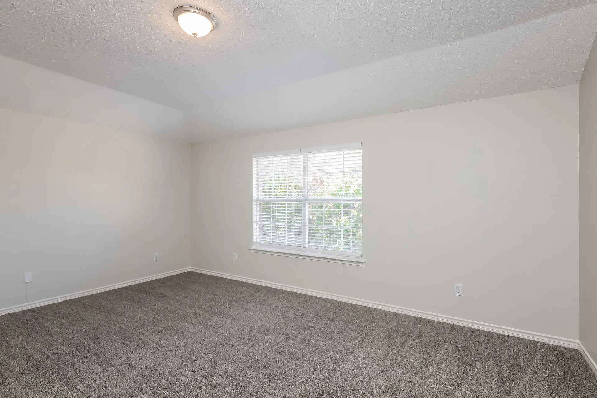 Single Family Residence For Rent in Rockwall County , 2124 Twin Creek Lane, Rockwall, Texas 75087, 4 Bedroom, 4 Bathroom, 2 Garage spaces, 2,694 Sqft, built in 2001, mls#21412767, Real Estate Agent in Rockwall, Homes For Rent in Rockwall county, Homes For Rent in Rockwall, Realtor in Rockwall Texas, Real Estate Brokerage Independent Realty Texas, Luminita Cordes Realtor