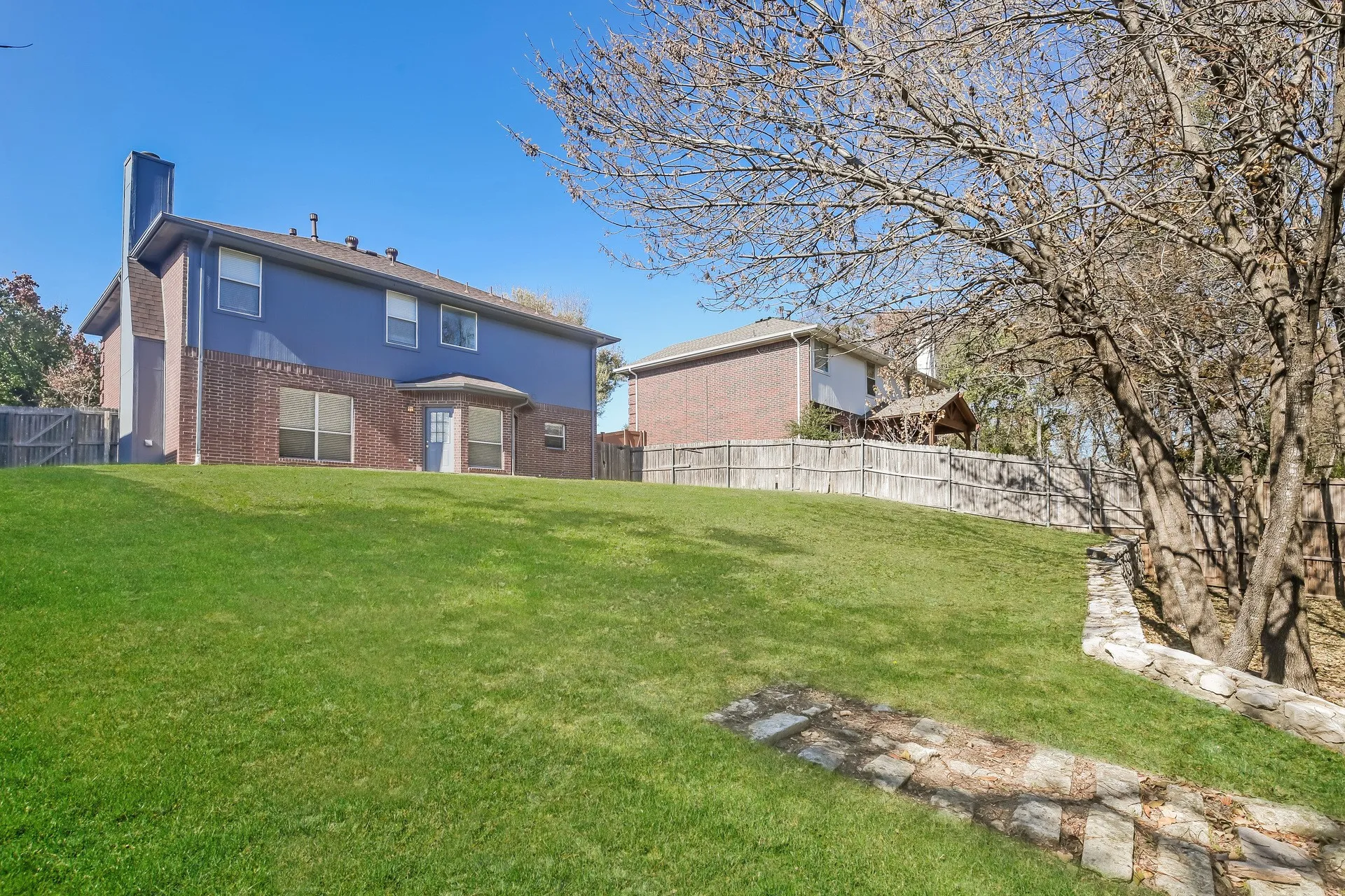 Single Family Residence For Rent in Rockwall County , 2124 Twin Creek Lane, Rockwall, Texas 75087, 4 Bedroom, 4 Bathroom, 2 Garage spaces, 2,694 Sqft, built in 2001, mls#21412767, Real Estate Agent in Rockwall, Homes For Rent in Rockwall county, Homes For Rent in Rockwall, Realtor in Rockwall Texas, Real Estate Brokerage Independent Realty Texas, Luminita Cordes Realtor