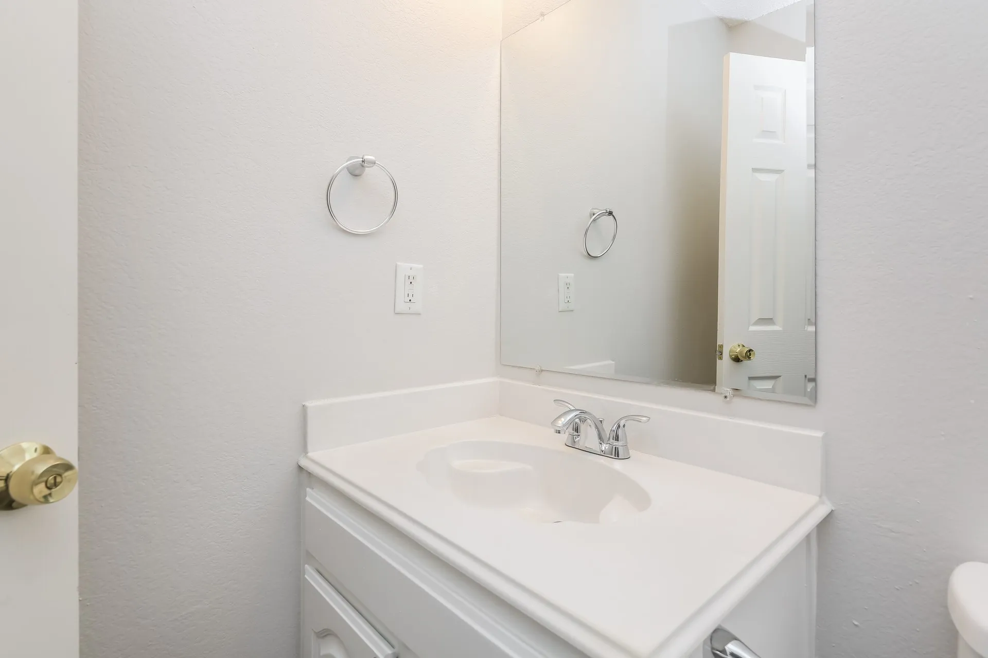 Single Family Residence For Rent in Rockwall County , 2124 Twin Creek Lane, Rockwall, Texas 75087, 4 Bedroom, 4 Bathroom, 2 Garage spaces, 2,694 Sqft, built in 2001, mls#21412767, Real Estate Agent in Rockwall, Homes For Rent in Rockwall county, Homes For Rent in Rockwall, Realtor in Rockwall Texas, Real Estate Brokerage Independent Realty Texas, Luminita Cordes Realtor