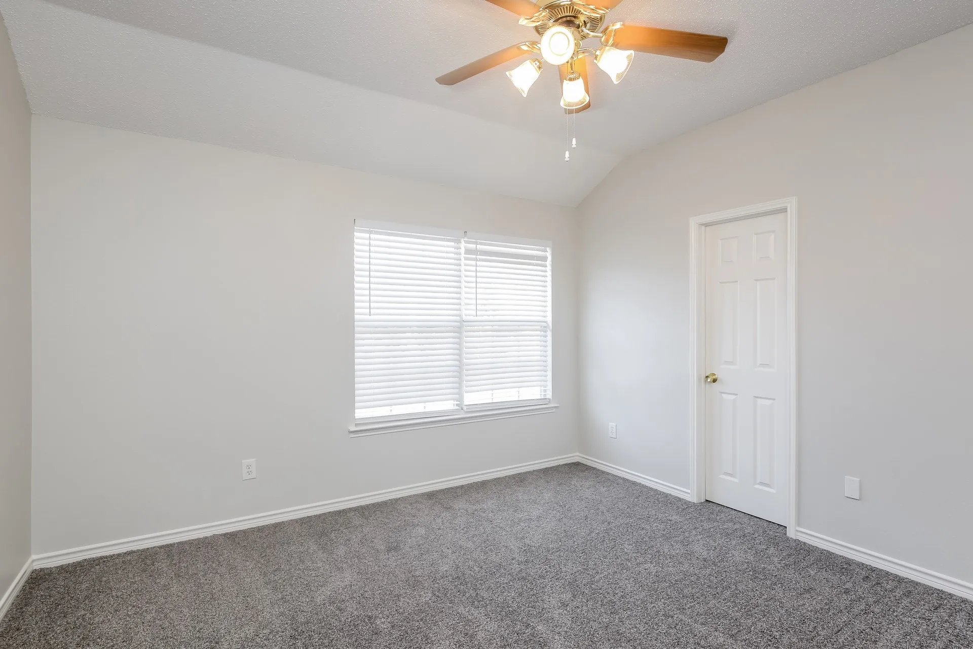 Single Family Residence For Rent in Rockwall County , 2124 Twin Creek Lane, Rockwall, Texas 75087, 4 Bedroom, 4 Bathroom, 2 Garage spaces, 2,694 Sqft, built in 2001, mls#21412767, Real Estate Agent in Rockwall, Homes For Rent in Rockwall county, Homes For Rent in Rockwall, Realtor in Rockwall Texas, Real Estate Brokerage Independent Realty Texas, Luminita Cordes Realtor