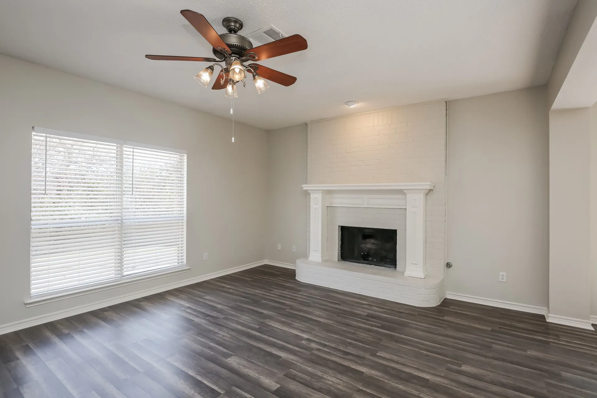 Single Family Residence For Rent in Rockwall County , 2124 Twin Creek Lane, Rockwall, Texas 75087, 4 Bedroom, 4 Bathroom, 2 Garage spaces, 2,694 Sqft, built in 2001, mls#21412767, Real Estate Agent in Rockwall, Homes For Rent in Rockwall county, Homes For Rent in Rockwall, Realtor in Rockwall Texas, Real Estate Brokerage Independent Realty Texas, Luminita Cordes Realtor
