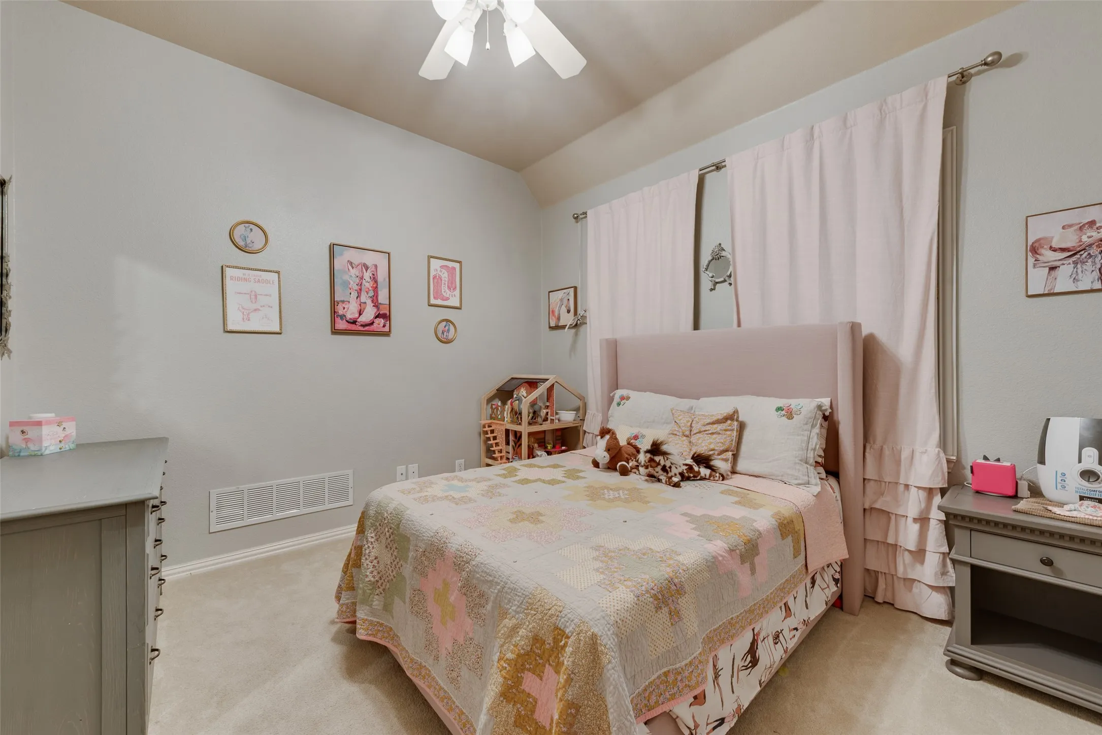 Single Family Residence For Sale in Denton County , 4779 Mira Vista Drive, Frisco, Texas 75034, 4 Bedroom, 3 Bathroom, 3 Garage spaces, 3,239 Sqft, built in 1999, mls#21411021, Real Estate Agent in Frisco, Homes For Sale in Denton county, Homes For Sale in Frisco, Realtor in Frisco Texas, Real Estate Brokerage Independent Realty Texas, Luminita Cordes Realtor