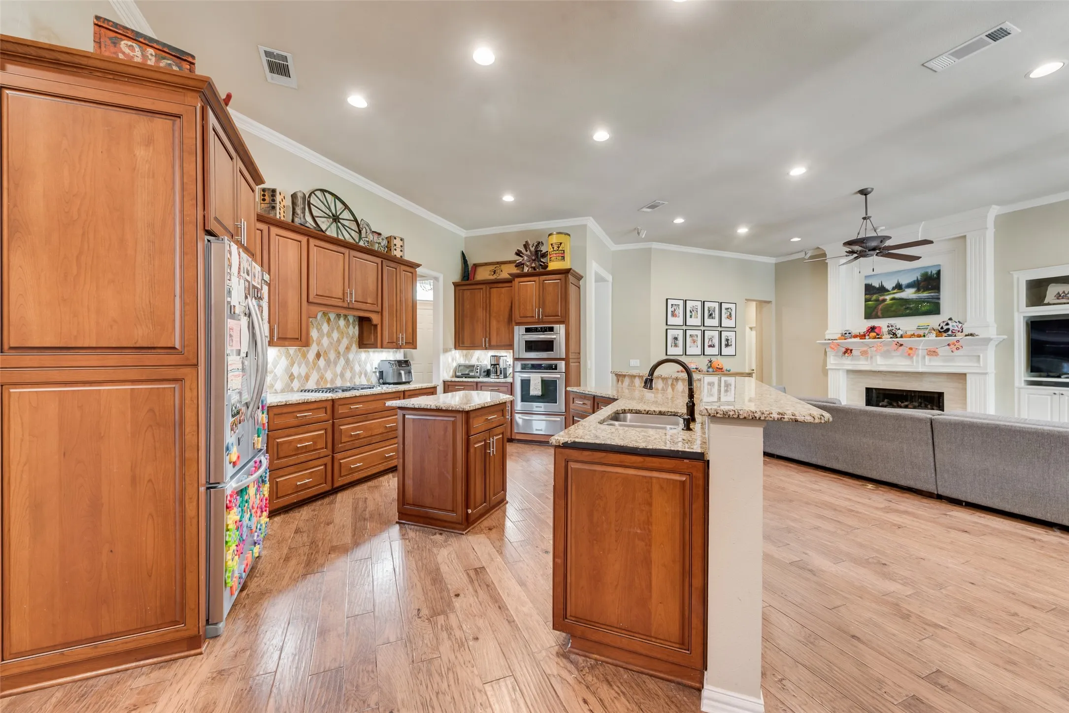 Single Family Residence For Sale in Denton County , 4779 Mira Vista Drive, Frisco, Texas 75034, 4 Bedroom, 3 Bathroom, 3 Garage spaces, 3,239 Sqft, built in 1999, mls#21411021, Real Estate Agent in Frisco, Homes For Sale in Denton county, Homes For Sale in Frisco, Realtor in Frisco Texas, Real Estate Brokerage Independent Realty Texas, Luminita Cordes Realtor