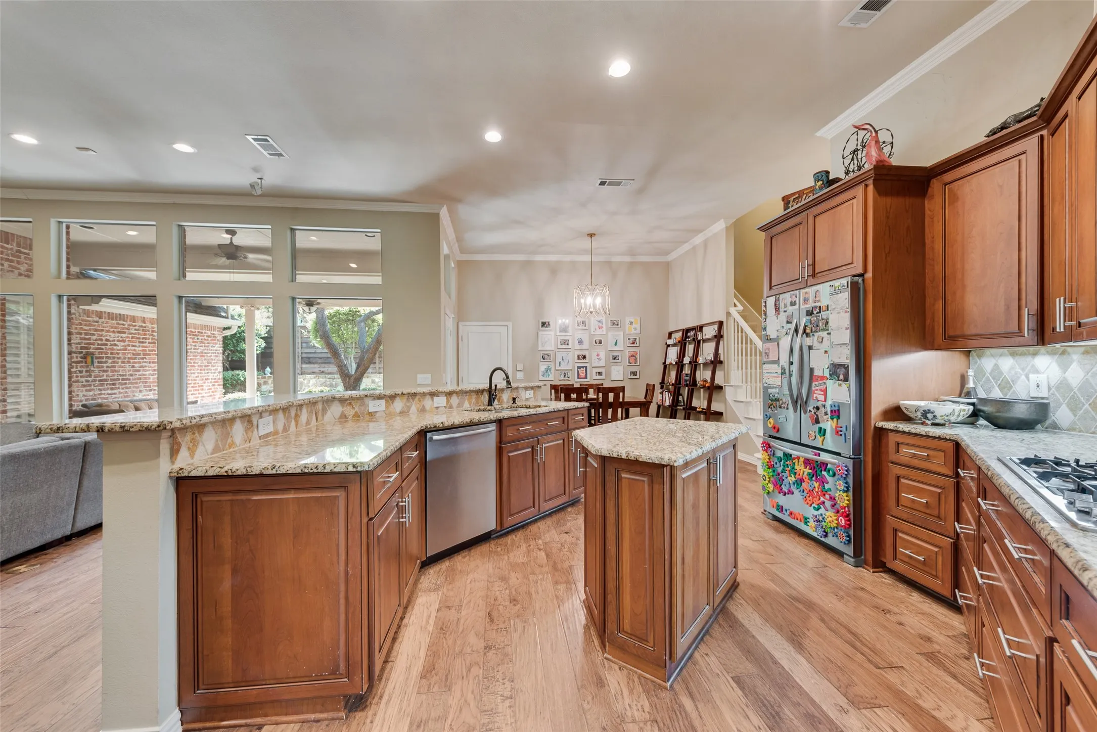 Single Family Residence For Sale in Denton County , 4779 Mira Vista Drive, Frisco, Texas 75034, 4 Bedroom, 3 Bathroom, 3 Garage spaces, 3,239 Sqft, built in 1999, mls#21411021, Real Estate Agent in Frisco, Homes For Sale in Denton county, Homes For Sale in Frisco, Realtor in Frisco Texas, Real Estate Brokerage Independent Realty Texas, Luminita Cordes Realtor