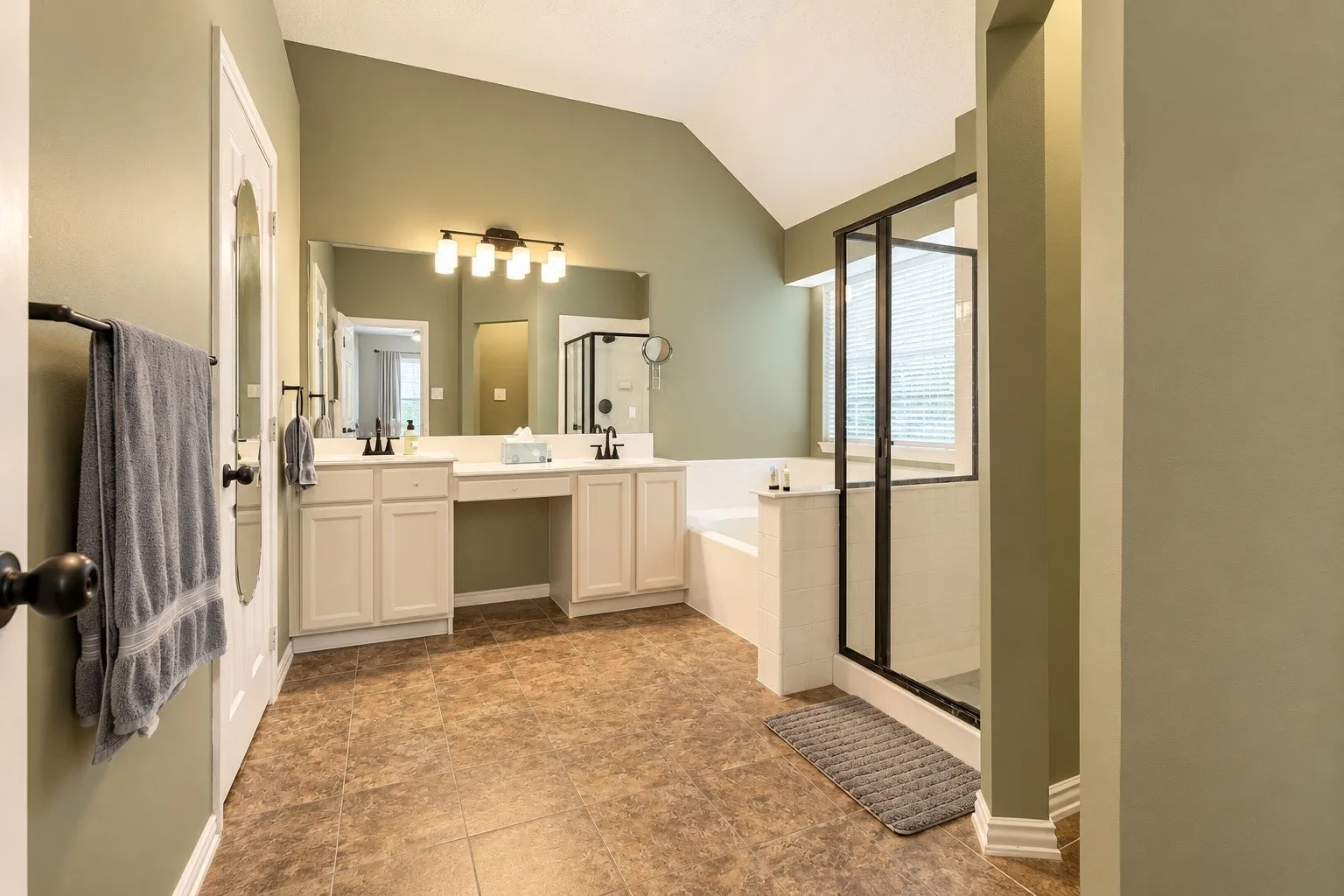 Single Family Residence For Sale in Collin County , 4113 Katy Court, Frisco, Texas 75035, 3 Bedroom, 2 Bathroom, 2 Garage spaces, 1,562 Sqft, built in 1996, mls#21408820, Real Estate Agent in Frisco, Homes For Sale in Collin county, Homes For Sale in Frisco, Realtor in Frisco Texas, Real Estate Brokerage Independent Realty Texas, Luminita Cordes Realtor