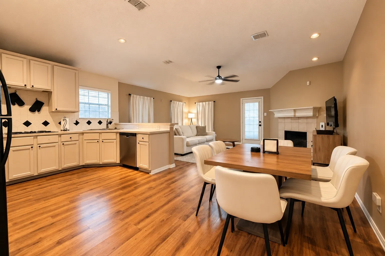 Single Family Residence For Sale in Collin County , 4113 Katy Court, Frisco, Texas 75035, 3 Bedroom, 2 Bathroom, 2 Garage spaces, 1,562 Sqft, built in 1996, mls#21408820, Real Estate Agent in Frisco, Homes For Sale in Collin county, Homes For Sale in Frisco, Realtor in Frisco Texas, Real Estate Brokerage Independent Realty Texas, Luminita Cordes Realtor