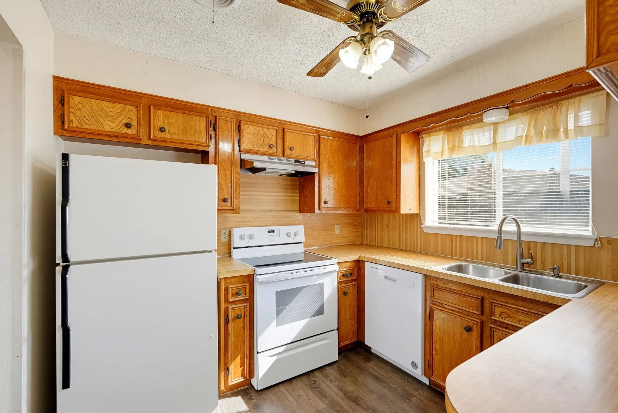 A U-shaped layout puts the range, fridge, and dishwasher within a single pivot.