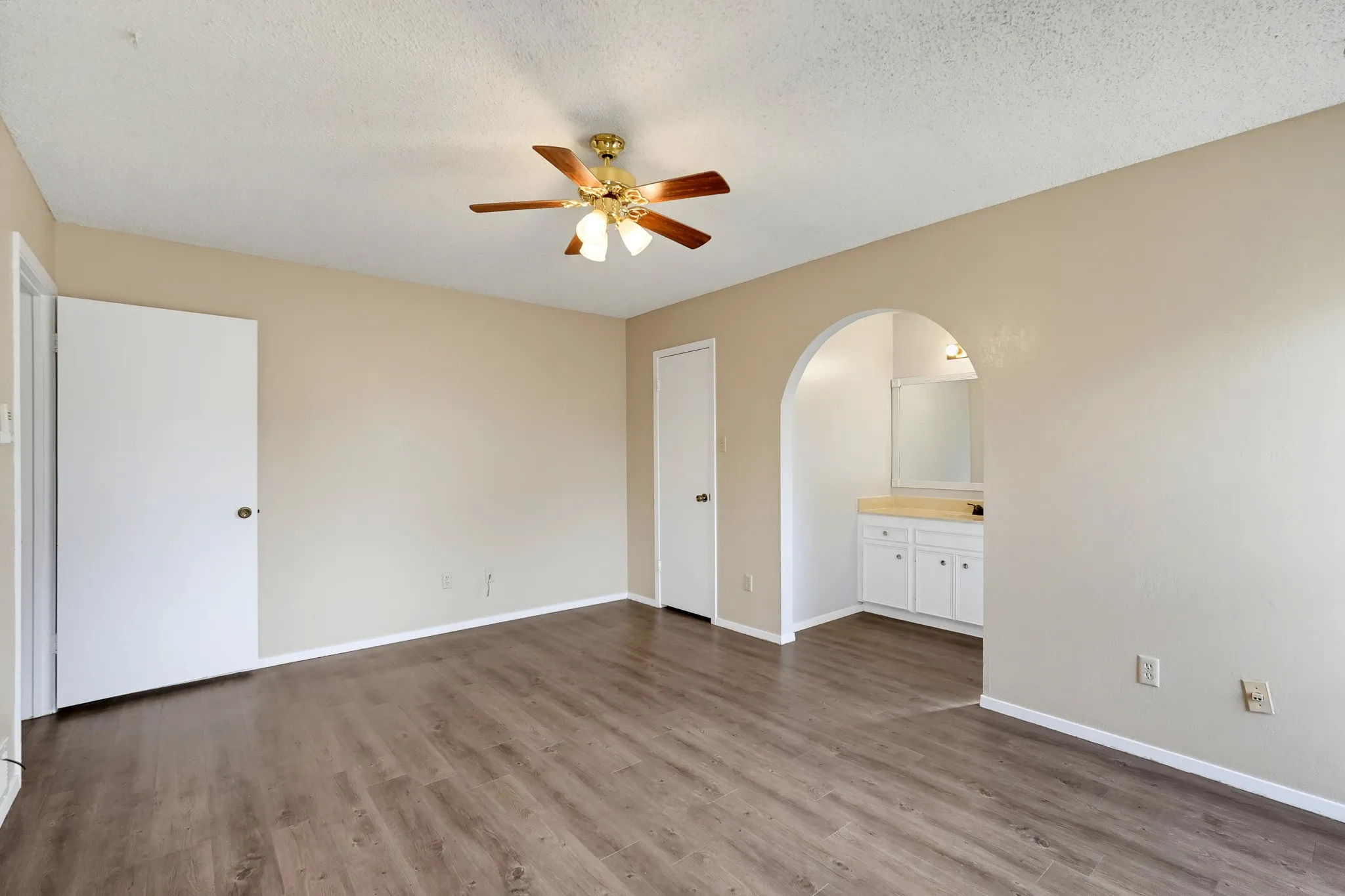 The curved doorway frames the vanity like a little stage set.
