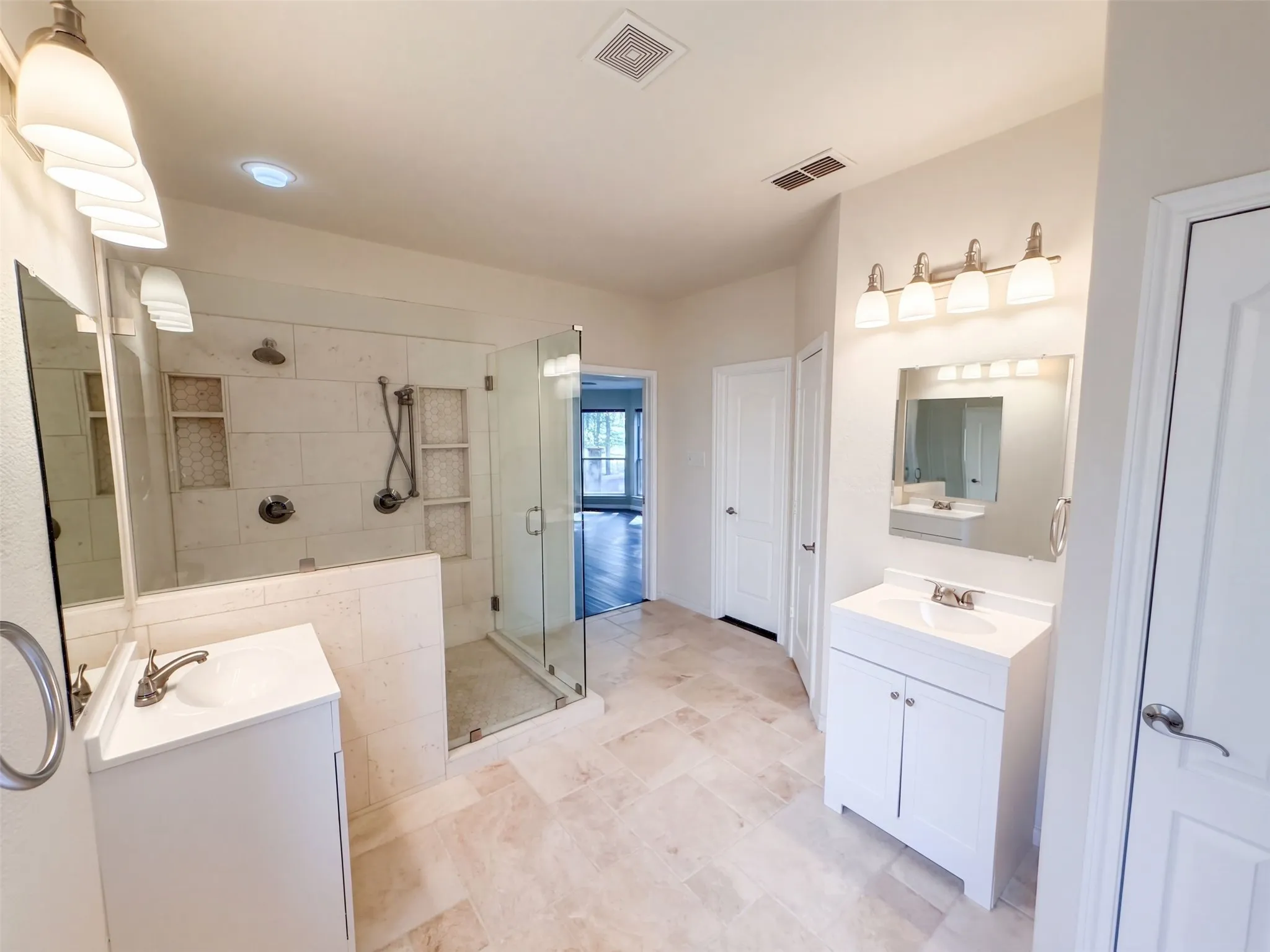 Single Family Residence For Sale in Tarrant County , 12272 Indian Creek Drive, Fort Worth, Texas 76179, 5 Bedroom, 4 Bathroom, 3 Garage spaces, 4,203 Sqft, built in 2007, mls#21412791, Real Estate Agent in Fort Worth, Homes For Sale in Tarrant county, Homes For Sale in Fort Worth, Realtor in Fort Worth Texas, Real Estate Brokerage Independent Realty Texas, Luminita Cordes Realtor