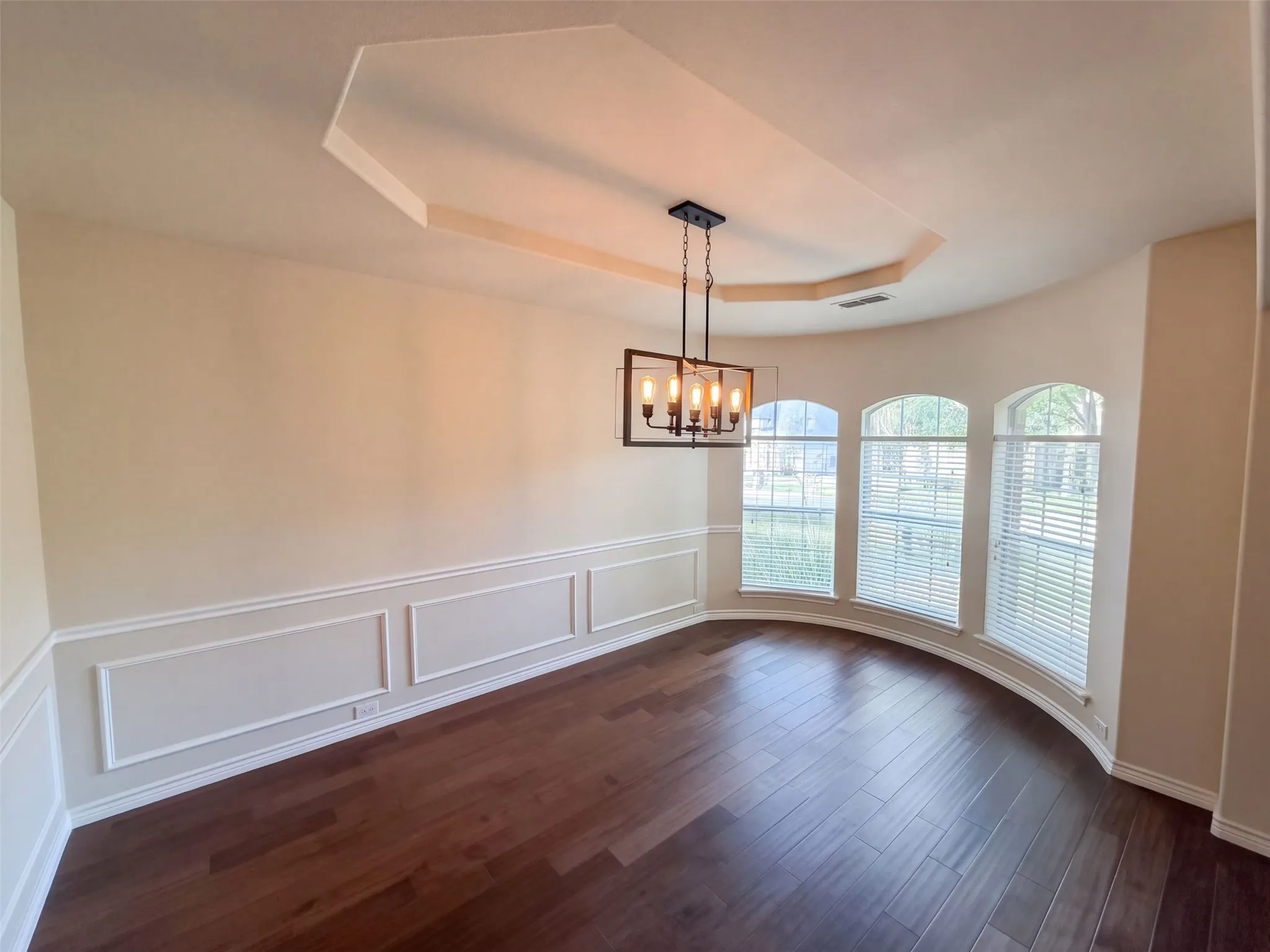 Single Family Residence For Sale in Tarrant County , 12272 Indian Creek Drive, Fort Worth, Texas 76179, 5 Bedroom, 4 Bathroom, 3 Garage spaces, 4,203 Sqft, built in 2007, mls#21412791, Real Estate Agent in Fort Worth, Homes For Sale in Tarrant county, Homes For Sale in Fort Worth, Realtor in Fort Worth Texas, Real Estate Brokerage Independent Realty Texas, Luminita Cordes Realtor