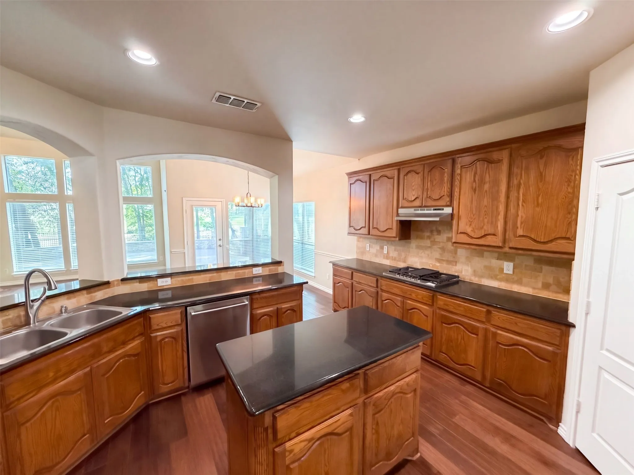 Single Family Residence For Sale in Tarrant County , 12272 Indian Creek Drive, Fort Worth, Texas 76179, 5 Bedroom, 4 Bathroom, 3 Garage spaces, 4,203 Sqft, built in 2007, mls#21412791, Real Estate Agent in Fort Worth, Homes For Sale in Tarrant county, Homes For Sale in Fort Worth, Realtor in Fort Worth Texas, Real Estate Brokerage Independent Realty Texas, Luminita Cordes Realtor