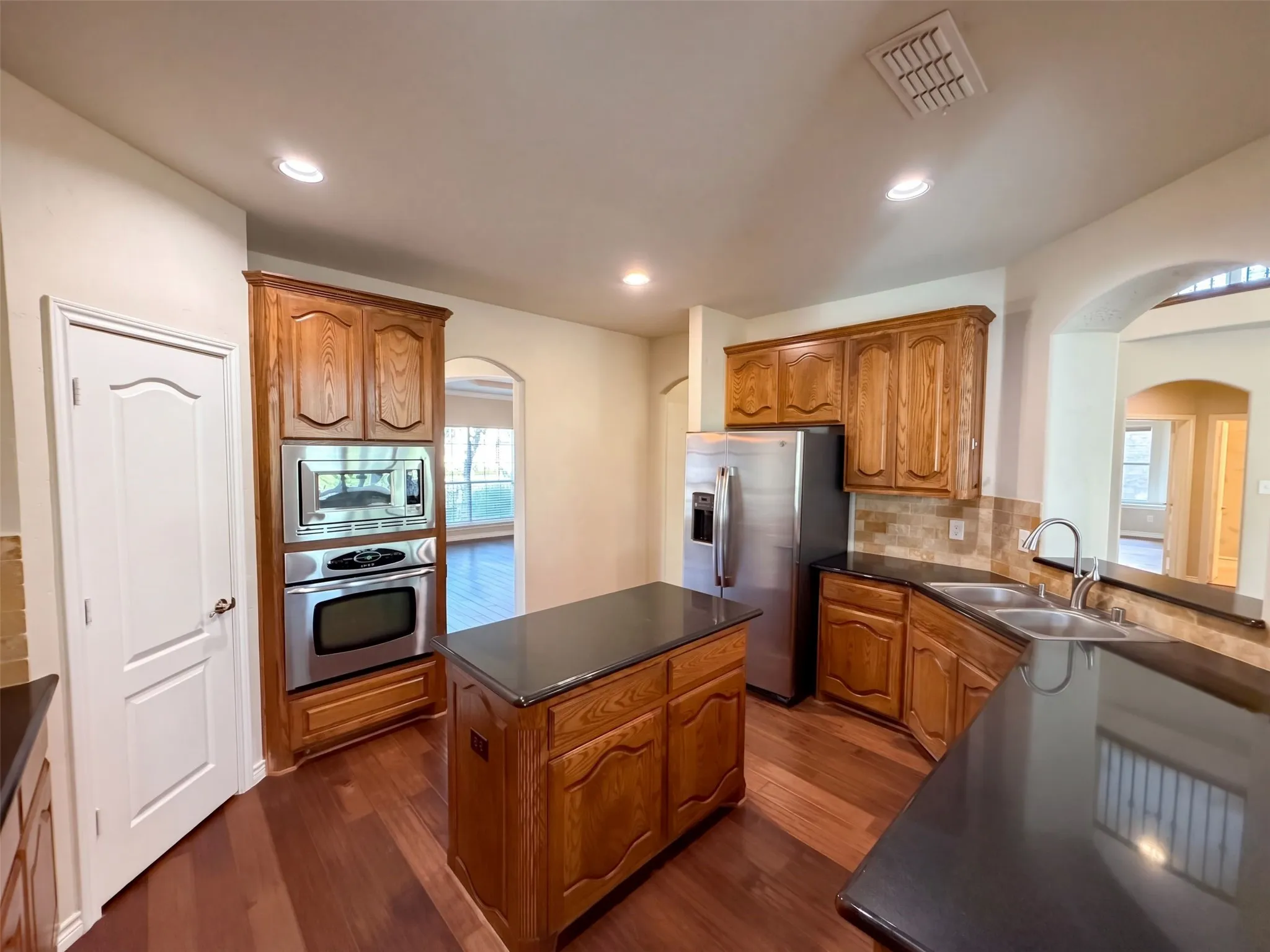 Single Family Residence For Sale in Tarrant County , 12272 Indian Creek Drive, Fort Worth, Texas 76179, 5 Bedroom, 4 Bathroom, 3 Garage spaces, 4,203 Sqft, built in 2007, mls#21412791, Real Estate Agent in Fort Worth, Homes For Sale in Tarrant county, Homes For Sale in Fort Worth, Realtor in Fort Worth Texas, Real Estate Brokerage Independent Realty Texas, Luminita Cordes Realtor