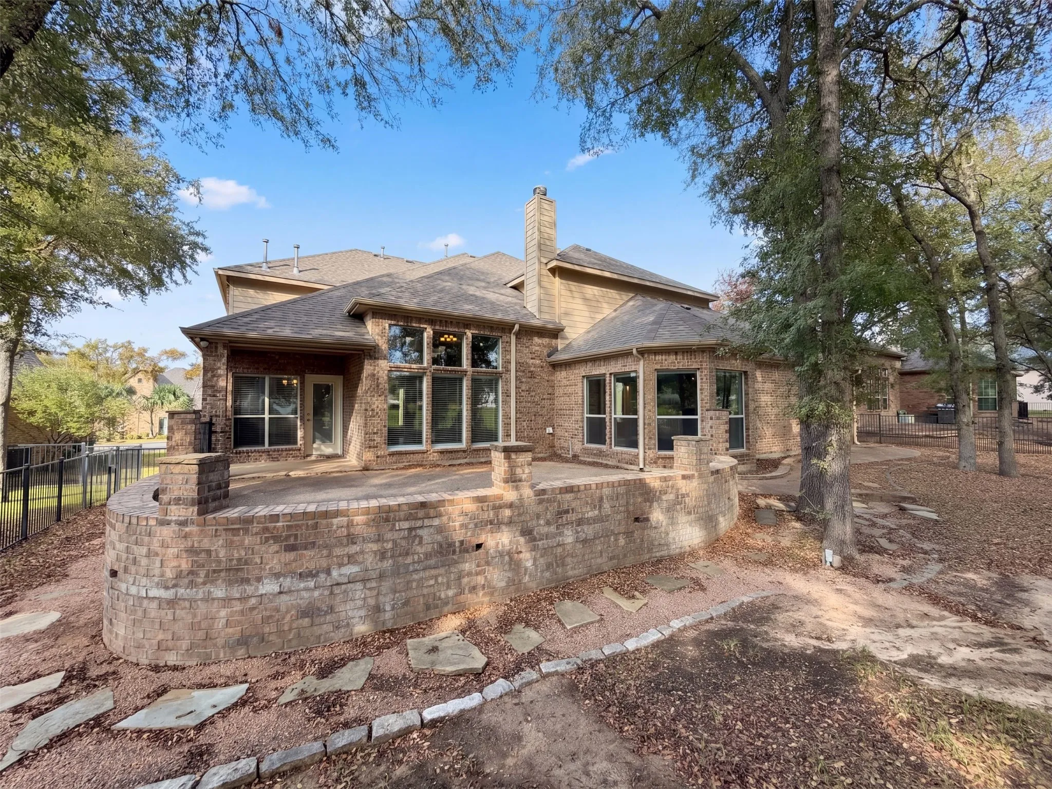 Single Family Residence For Sale in Tarrant County , 12272 Indian Creek Drive, Fort Worth, Texas 76179, 5 Bedroom, 4 Bathroom, 3 Garage spaces, 4,203 Sqft, built in 2007, mls#21412791, Real Estate Agent in Fort Worth, Homes For Sale in Tarrant county, Homes For Sale in Fort Worth, Realtor in Fort Worth Texas, Real Estate Brokerage Independent Realty Texas, Luminita Cordes Realtor