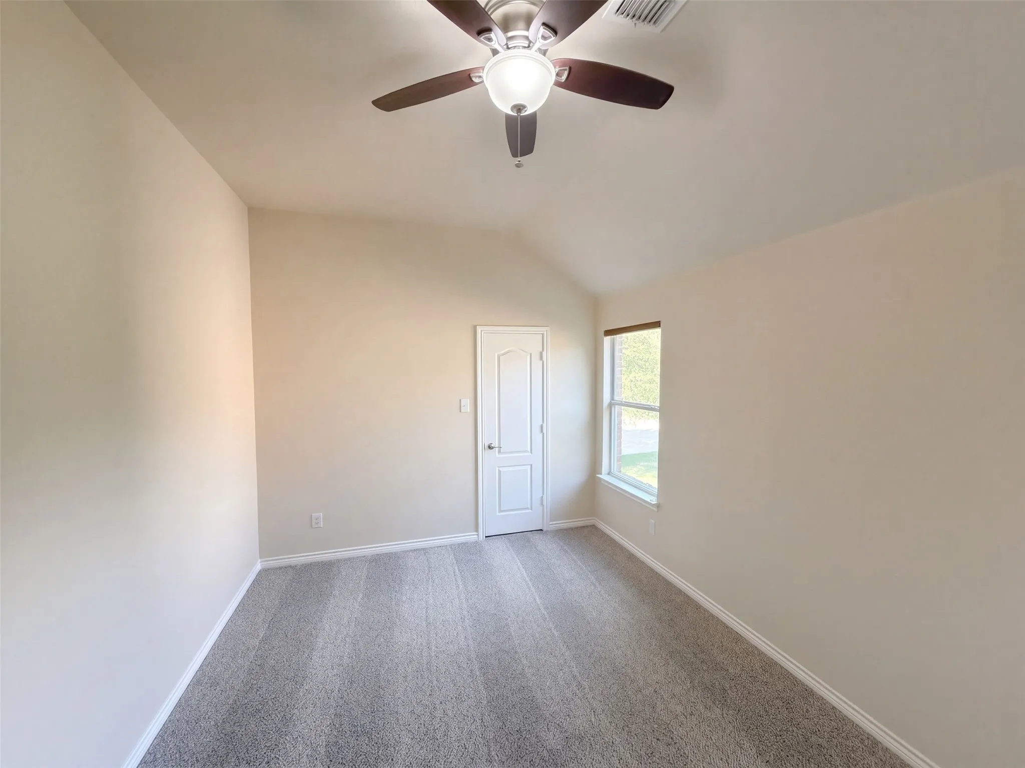 Single Family Residence For Sale in Tarrant County , 12272 Indian Creek Drive, Fort Worth, Texas 76179, 5 Bedroom, 4 Bathroom, 3 Garage spaces, 4,203 Sqft, built in 2007, mls#21412791, Real Estate Agent in Fort Worth, Homes For Sale in Tarrant county, Homes For Sale in Fort Worth, Realtor in Fort Worth Texas, Real Estate Brokerage Independent Realty Texas, Luminita Cordes Realtor