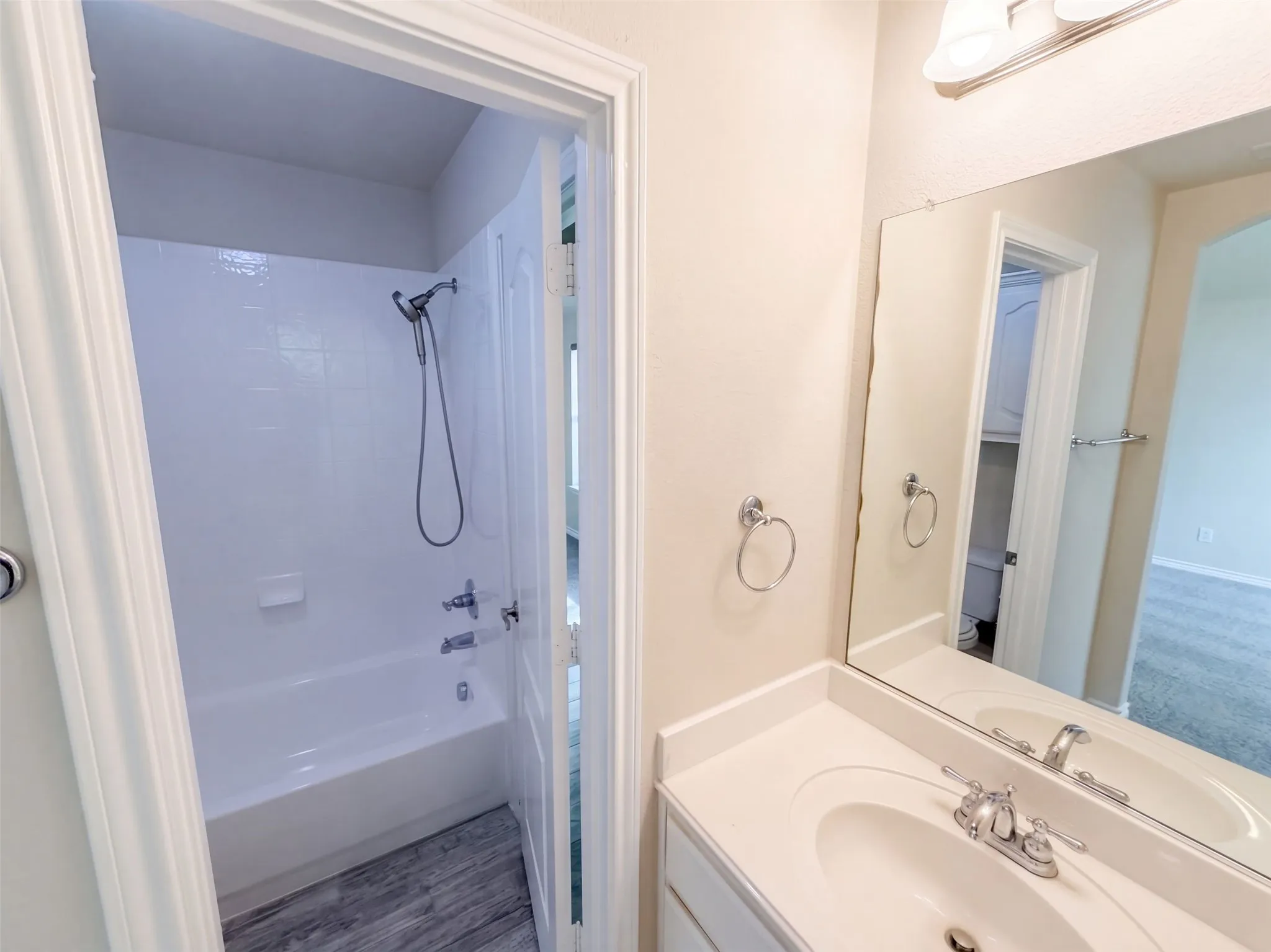 Single Family Residence For Sale in Tarrant County , 12272 Indian Creek Drive, Fort Worth, Texas 76179, 5 Bedroom, 4 Bathroom, 3 Garage spaces, 4,203 Sqft, built in 2007, mls#21412791, Real Estate Agent in Fort Worth, Homes For Sale in Tarrant county, Homes For Sale in Fort Worth, Realtor in Fort Worth Texas, Real Estate Brokerage Independent Realty Texas, Luminita Cordes Realtor