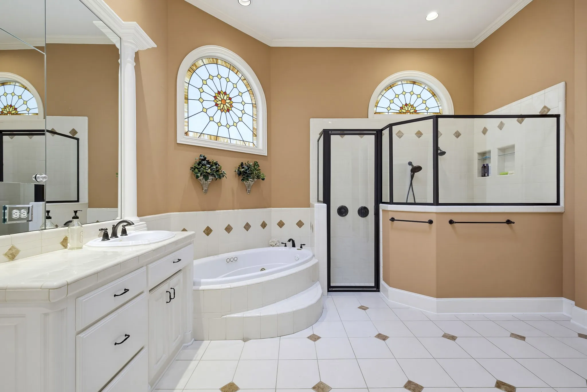 Single Family Residence For Sale in Tarrant County , 7012 Saucon Valley Drive, Fort Worth, Texas 76132, 4 Bedroom, 6 Bathroom, 3 Garage spaces, 5,415 Sqft, built in 1995, mls#21411633, Real Estate Agent in Fort Worth, Homes For Sale in Tarrant county, Homes For Sale in Fort Worth, Realtor in Fort Worth Texas, Real Estate Brokerage Independent Realty Texas, Luminita Cordes Realtor
