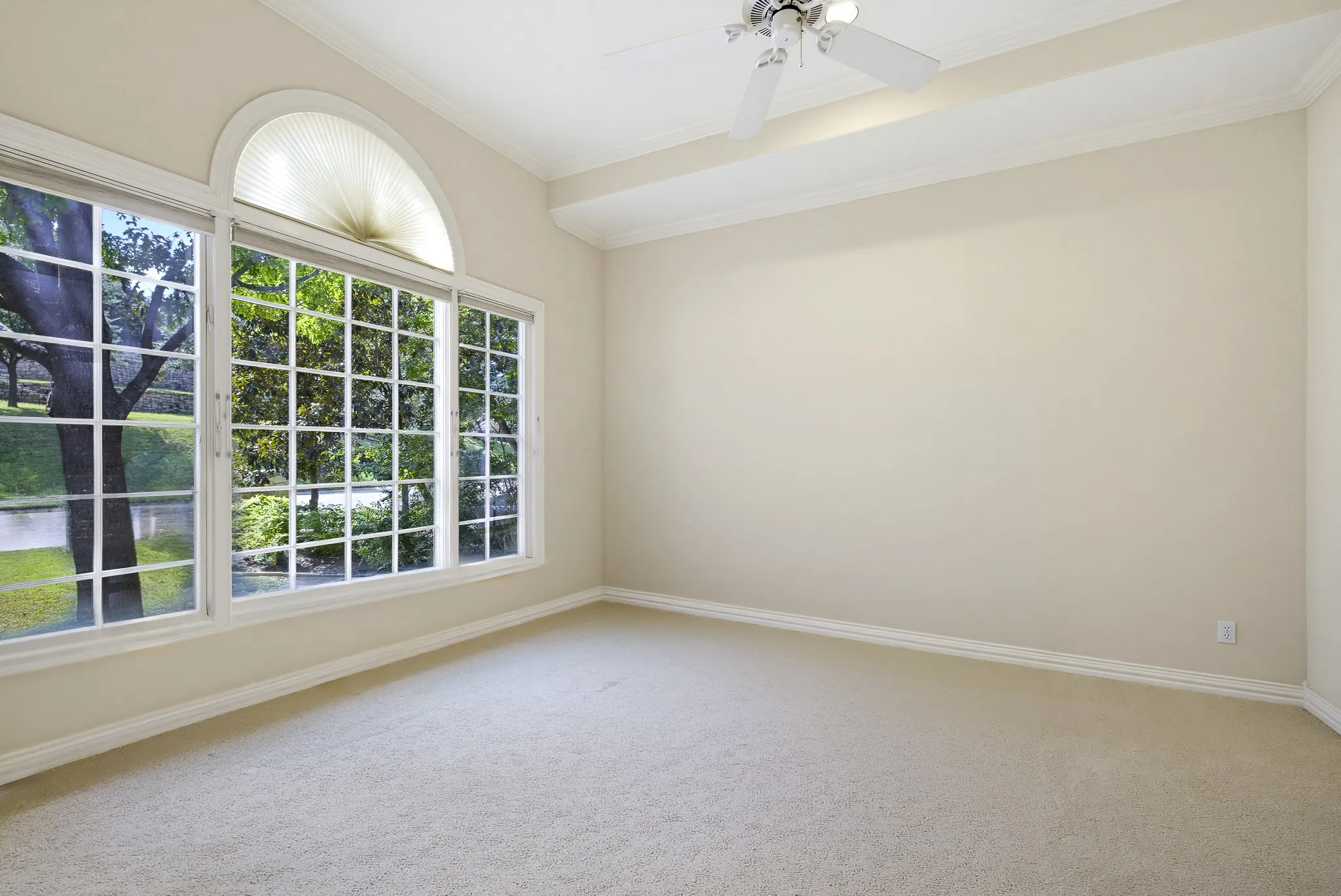 Single Family Residence For Sale in Tarrant County , 7012 Saucon Valley Drive, Fort Worth, Texas 76132, 4 Bedroom, 6 Bathroom, 3 Garage spaces, 5,415 Sqft, built in 1995, mls#21411633, Real Estate Agent in Fort Worth, Homes For Sale in Tarrant county, Homes For Sale in Fort Worth, Realtor in Fort Worth Texas, Real Estate Brokerage Independent Realty Texas, Luminita Cordes Realtor