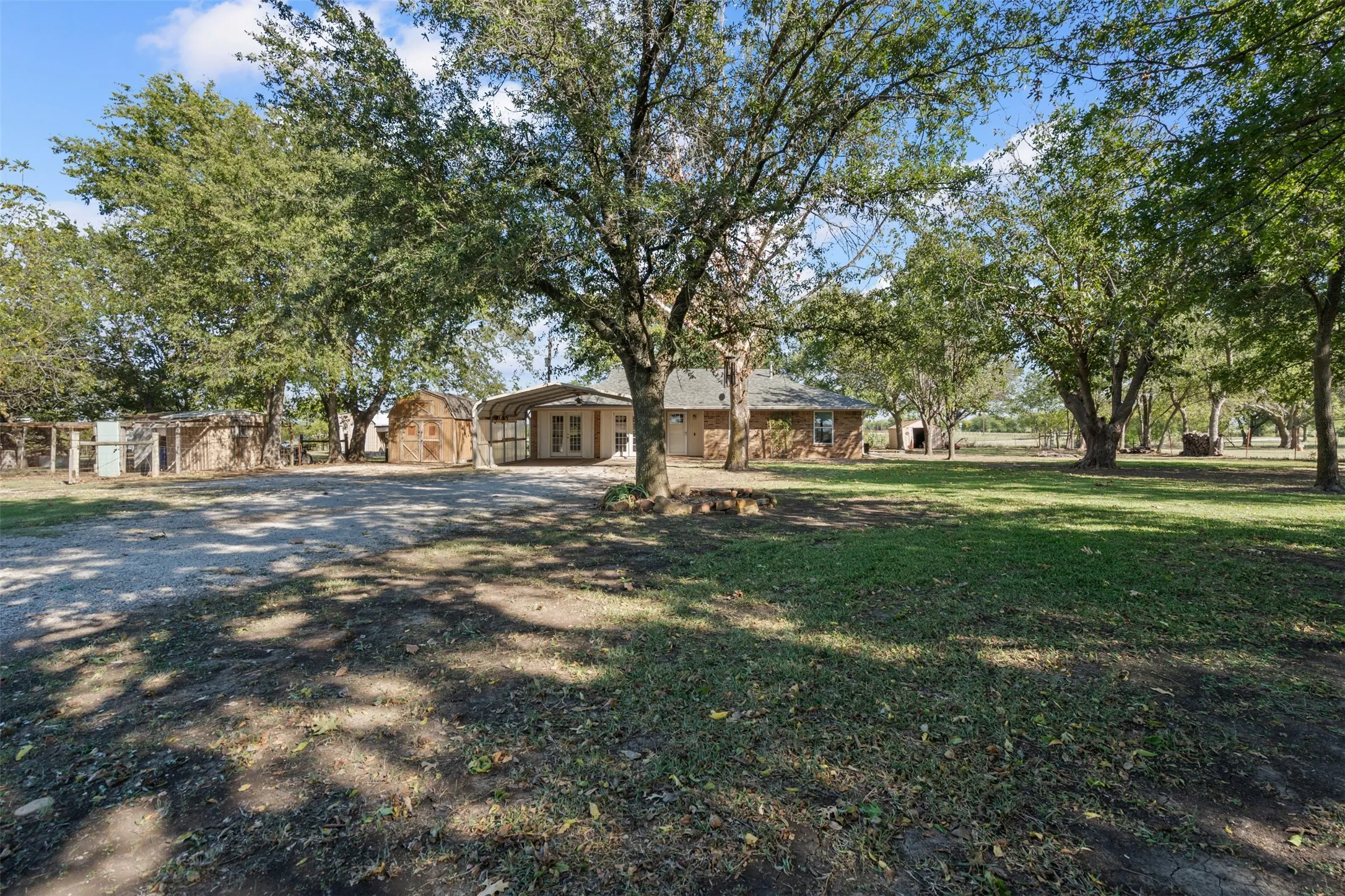 Single Family Residence For Sale in Denton County , 13800 Fm 1384, Justin, Texas 76247, 3 Bedroom, 2 Bathroom, Garage spaces, 1,550 Sqft, built in 1985, mls#21412693, Real Estate Agent in Justin, Homes For Sale in Denton county, Homes For Sale in Justin, Realtor in Justin Texas, Real Estate Brokerage Independent Realty Texas, Luminita Cordes Realtor