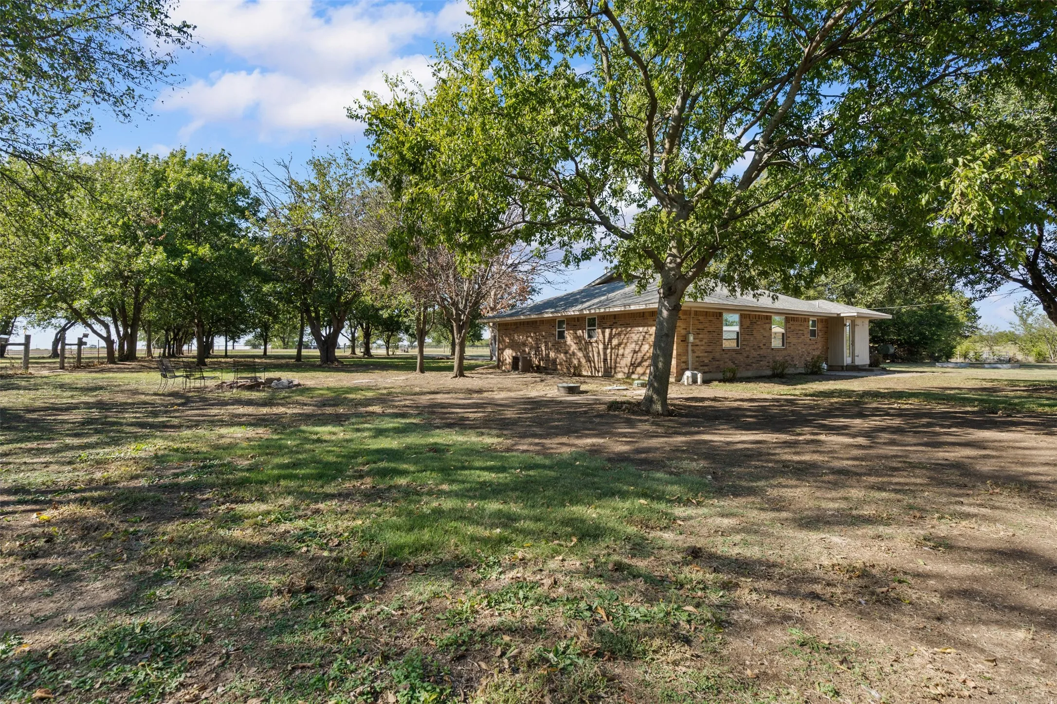 Single Family Residence For Sale in Denton County , 13800 Fm 1384, Justin, Texas 76247, 3 Bedroom, 2 Bathroom, Garage spaces, 1,550 Sqft, built in 1985, mls#21412693, Real Estate Agent in Justin, Homes For Sale in Denton county, Homes For Sale in Justin, Realtor in Justin Texas, Real Estate Brokerage Independent Realty Texas, Luminita Cordes Realtor