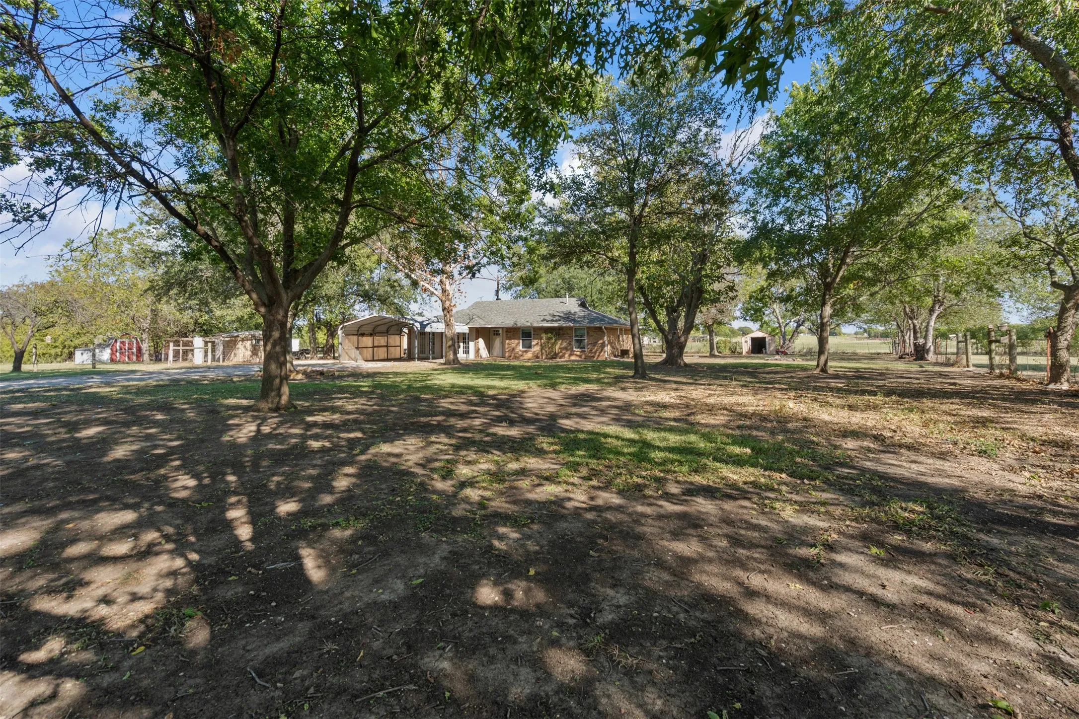 Single Family Residence For Sale in Denton County , 13800 Fm 1384, Justin, Texas 76247, 3 Bedroom, 2 Bathroom, Garage spaces, 1,550 Sqft, built in 1985, mls#21412693, Real Estate Agent in Justin, Homes For Sale in Denton county, Homes For Sale in Justin, Realtor in Justin Texas, Real Estate Brokerage Independent Realty Texas, Luminita Cordes Realtor