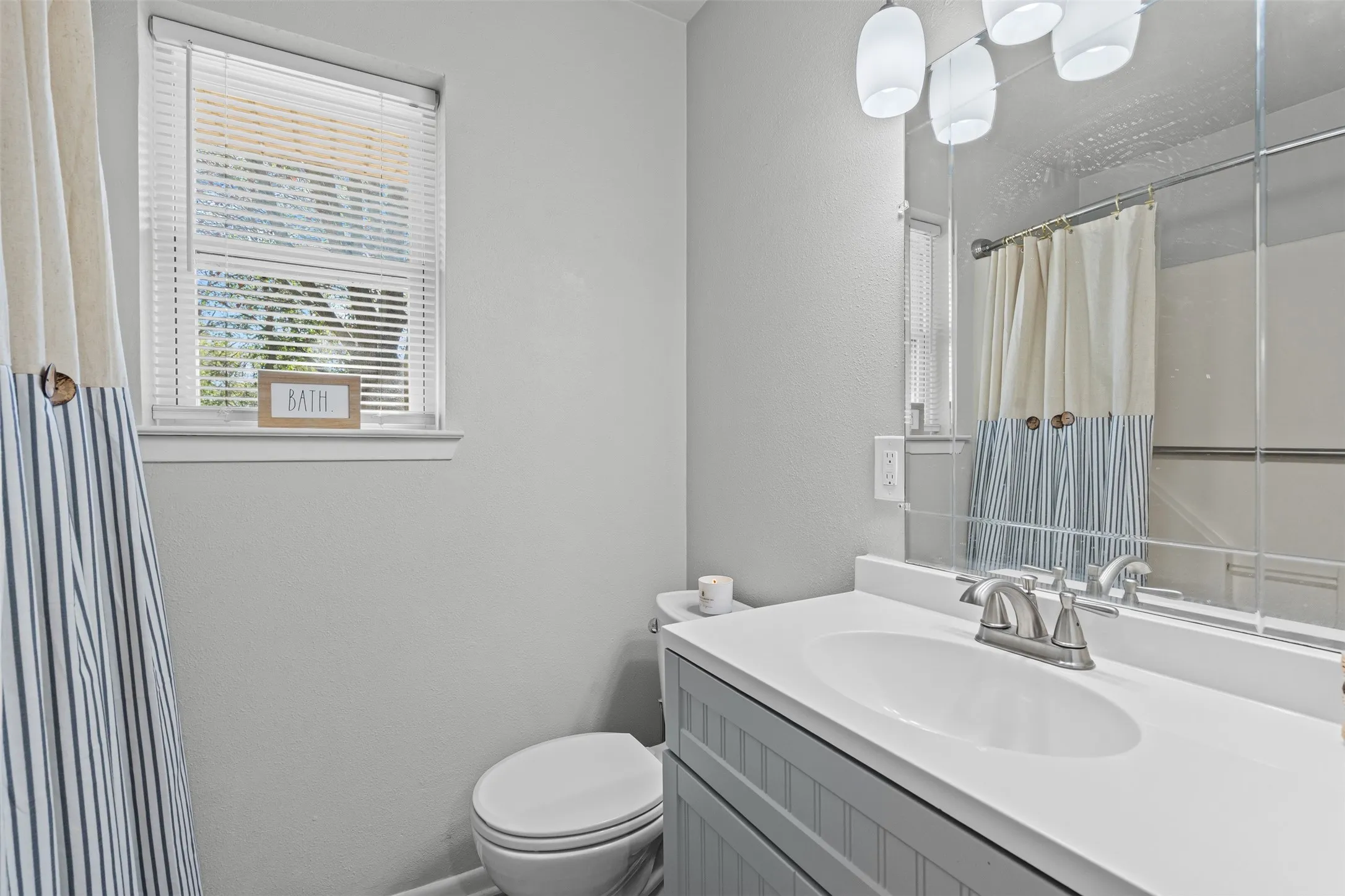 Single Family Residence For Sale in Denton County , 13800 Fm 1384, Justin, Texas 76247, 3 Bedroom, 2 Bathroom, Garage spaces, 1,550 Sqft, built in 1985, mls#21412693, Real Estate Agent in Justin, Homes For Sale in Denton county, Homes For Sale in Justin, Realtor in Justin Texas, Real Estate Brokerage Independent Realty Texas, Luminita Cordes Realtor
