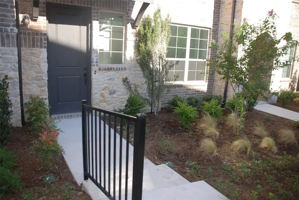 Townhouse For Rent in Dallas County , 507 Cobblestone Lane, Irving, Texas 75039, 2 Bedroom, 3 Bathroom, 2 Garage spaces, 1,825 Sqft, built in 2020, mls#21412727, Real Estate Agent in Irving, Homes For Rent in Dallas county, Homes For Rent in Irving, Realtor in Irving Texas, Real Estate Brokerage Independent Realty Texas, Luminita Cordes Realtor